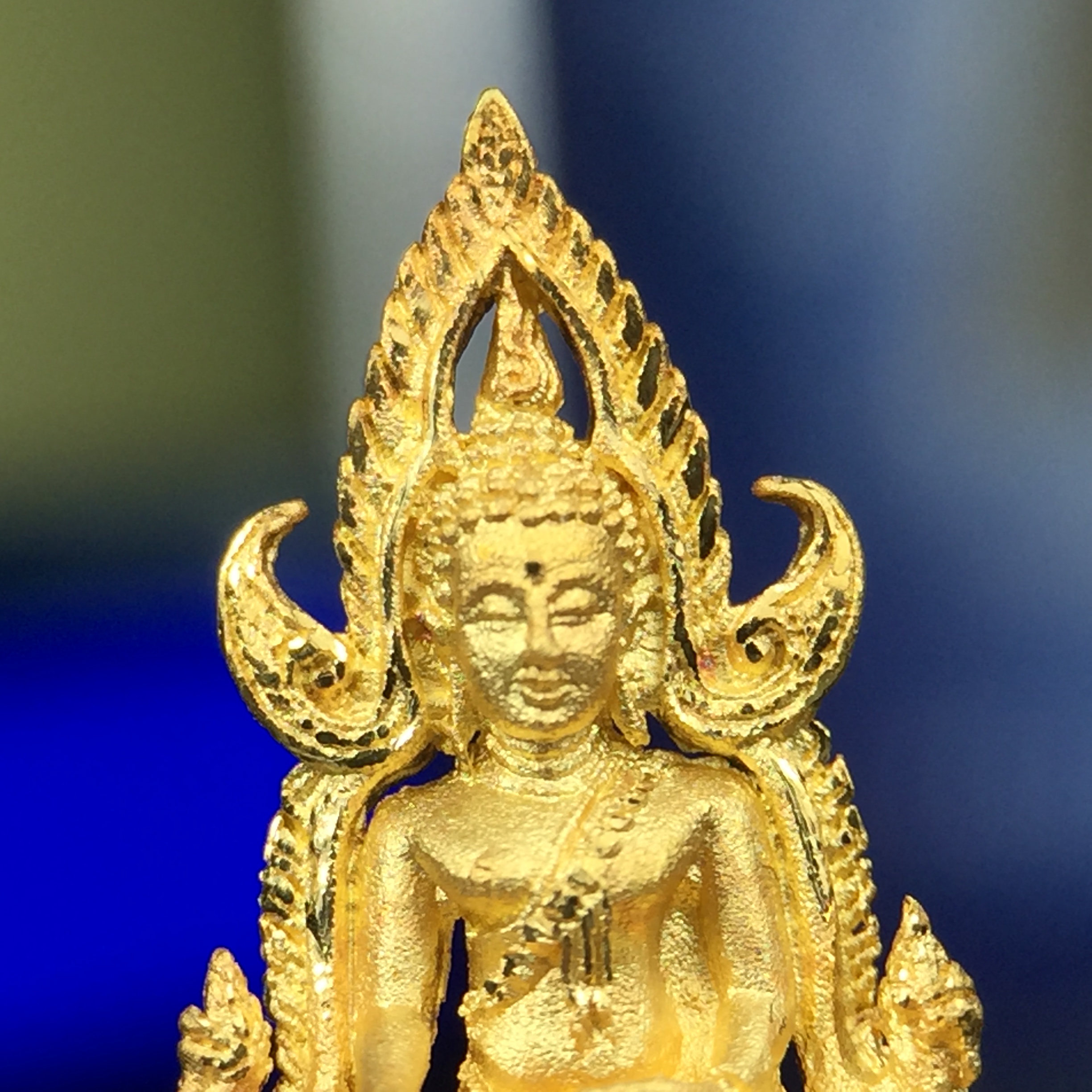 พระพุทธชินราช ภปร. โครงการ เพราะแผ่นดินนี้คือแผ่นดินเกิด ปี2551 เนื้อทองคำ 96.5%(น้ำหนัก 2.6 กรัม) ขนาดหน้าตัก1/4นิ้ว (สวยงามทรงคุณค่าหายาก)1 ใน 5000องค์