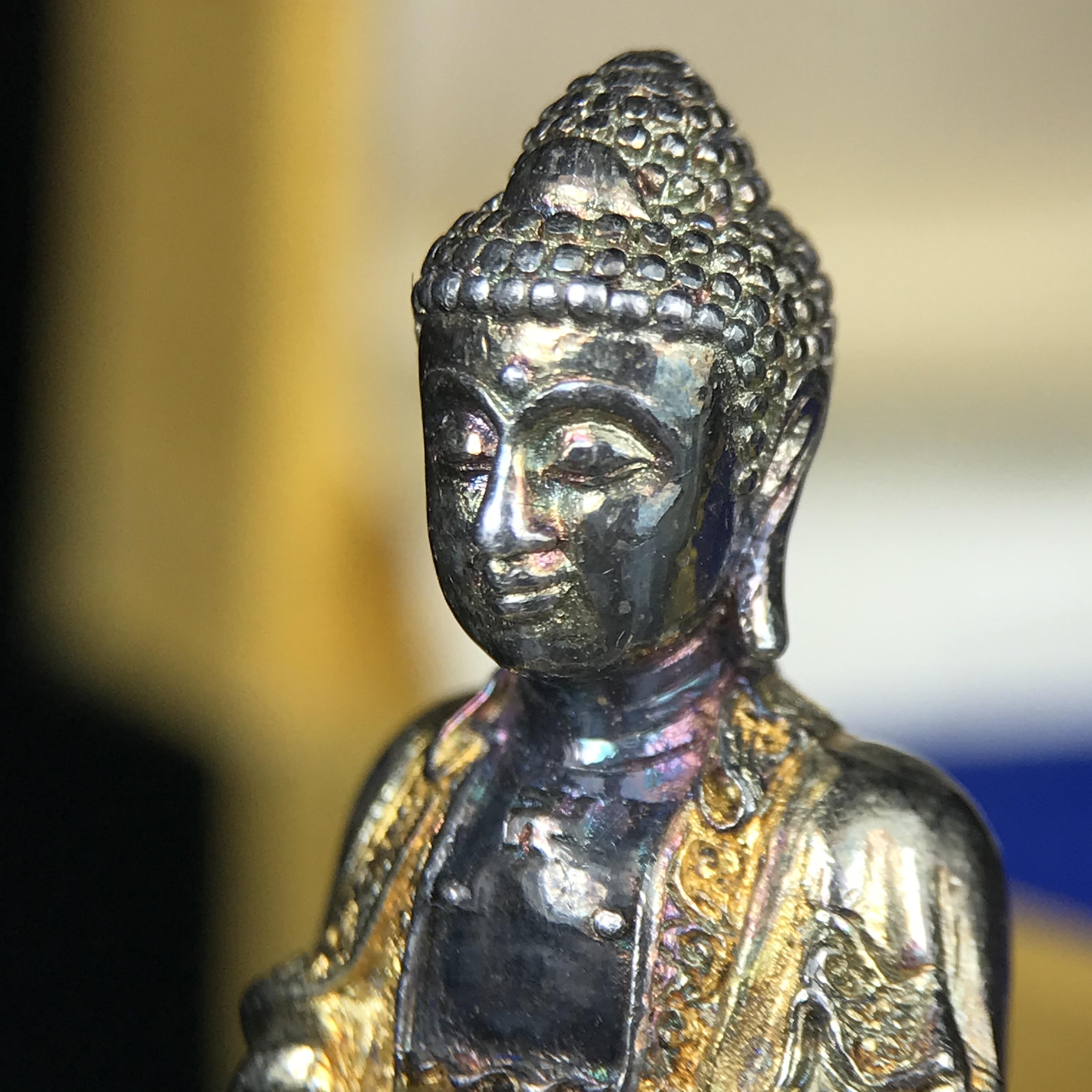 พระกริ่งจีน "ต้าเยิ่นถะ" ชุดกาญจนาภิเษกครองราชย์ 50 ปี วัดบวรนิเวศวิหาร ปี 2538 เนื้อเงินสามกษัตริย์ 99.99% สูง 3.8 ซม. (สภาพผิวสวยเดิมติดรุ้งๆ พิธีใหญ่ พุทธศิลป์งดงาม) สภาพสวยเดิมพร้อมกล่องบรรจุเดิม ***ตอกโค๊ดหมายเลข ๖๒๙๒***