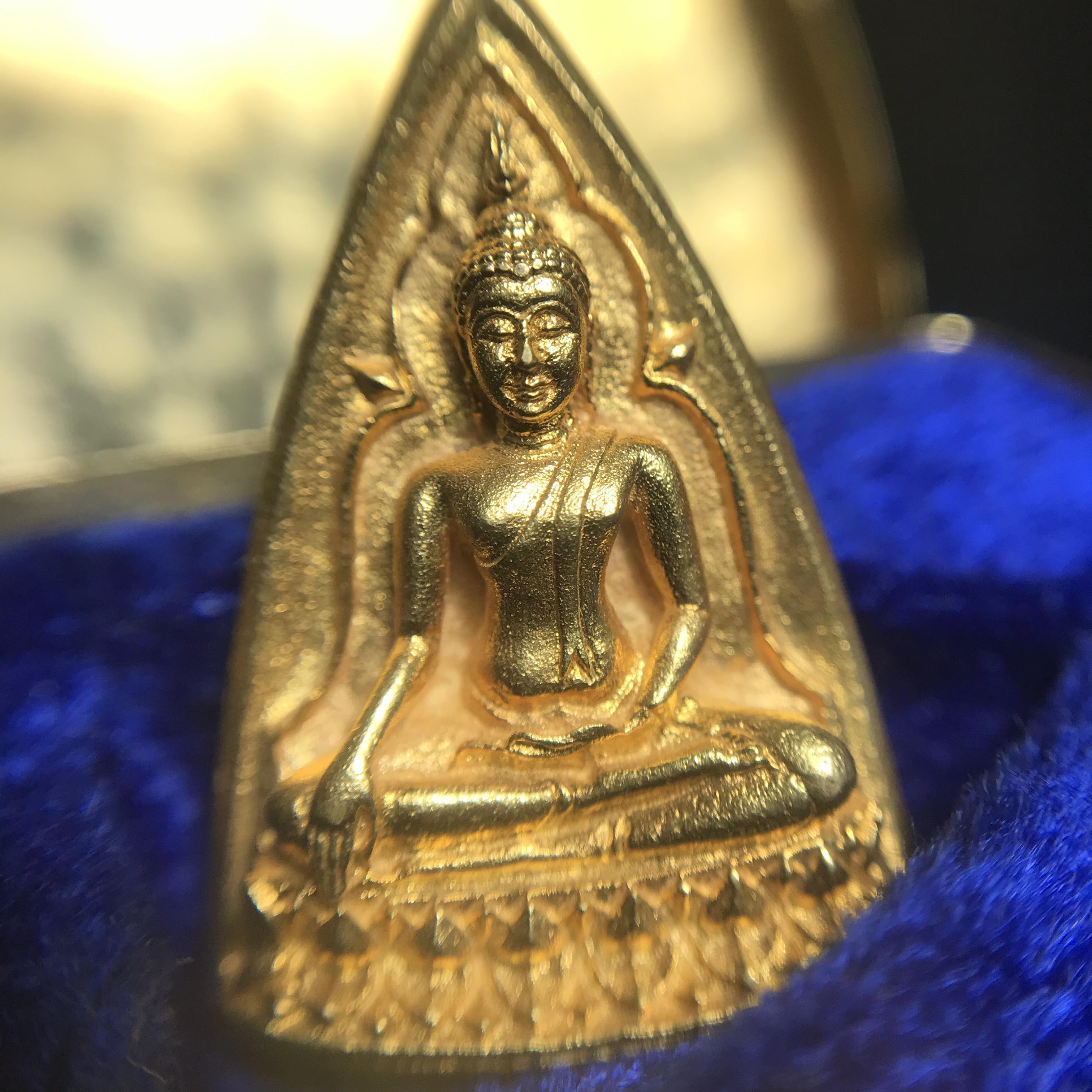 พระสมเด็จนางพญา ส.ก. ปี2535 เนื้อทองคำ พิมพ์ใหญ่ 5รอบพระราชินี หลวงปู่โต๊ะปลุกเสก(ในหลวงและพระราชินีเสด็จในพิธี) พร้อมกล่องบรรจุเดิม(นิยม)