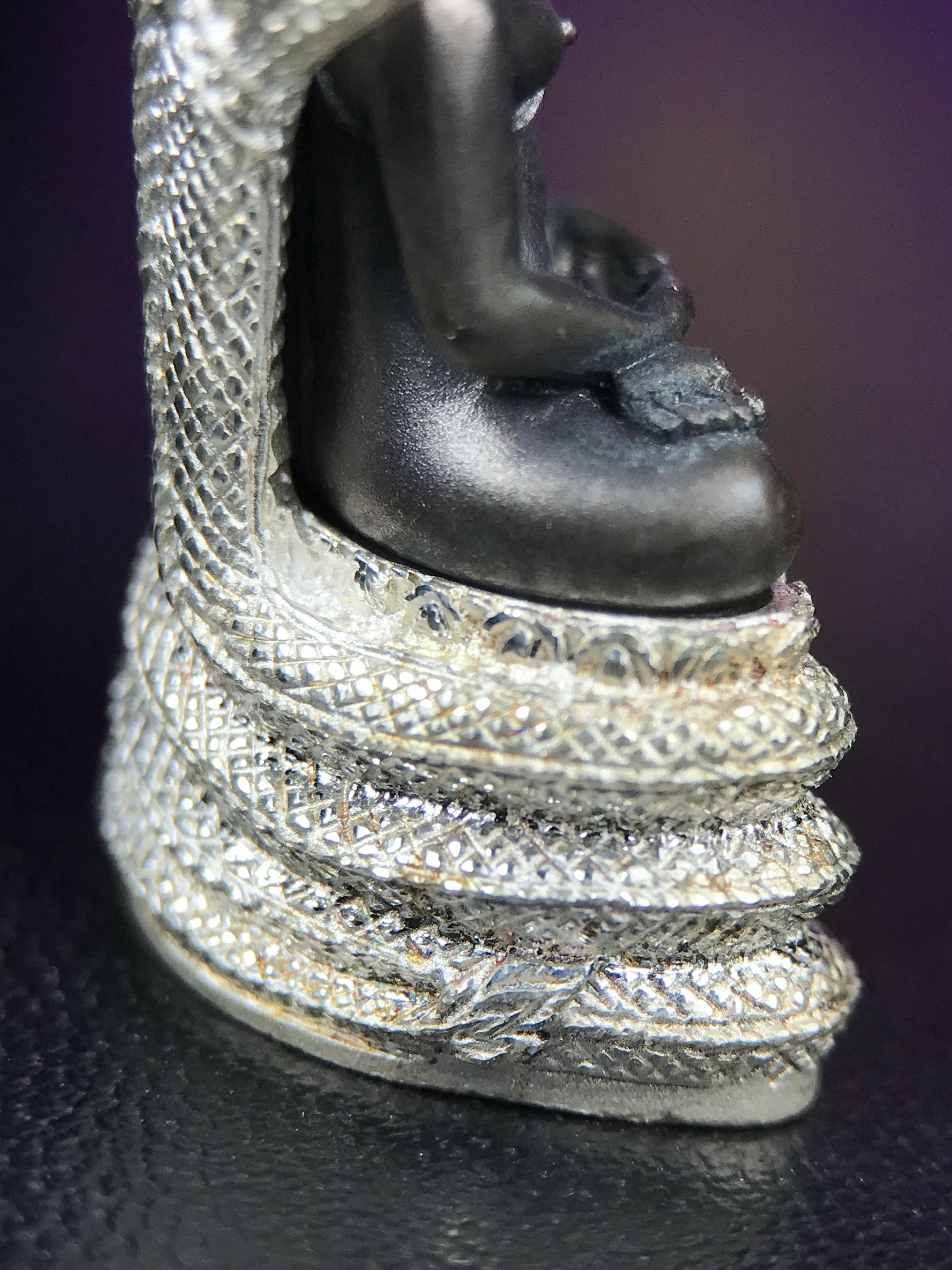 พระนาคปรก สธ. รุ่นสร้างพระอุโบสถเฉลิมพระเกียรติ 4 รอบ 84 พรรษา สมเด็จพระเทพรัตนราชสุดาฯ วัดบวรนิเวศวิหาร ปี 2543 พิมพ์ใหญ่ องค์พระเนื้อนวโลหะ ฐานนาคปรกเนื้อเงิน(สภาพ สวย )พิธีใหญ่ พุทธศิลป์งดงาม หายาก(องค์หมายเลขสวย ๒๖๖) (1 ใน 1999 องค์)