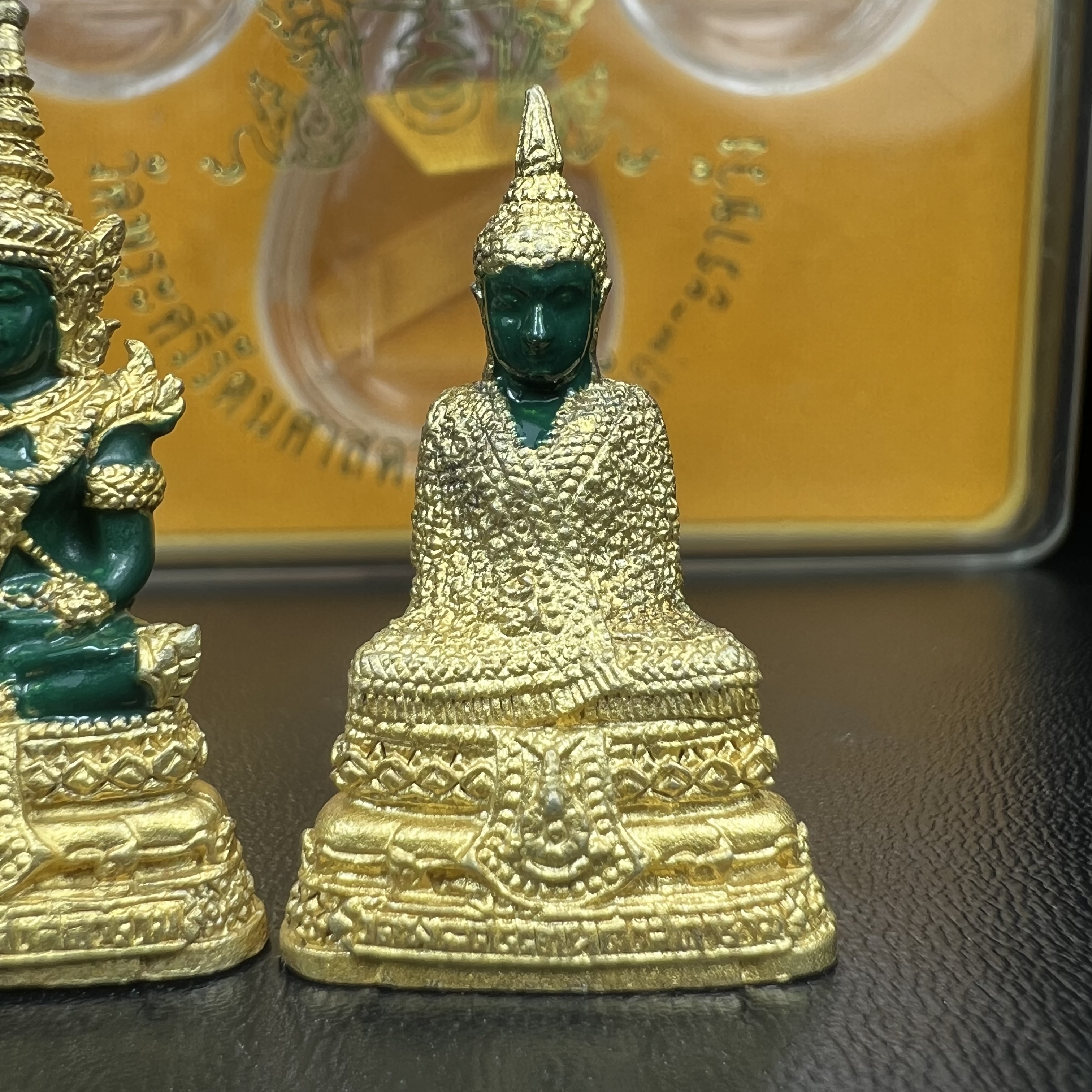 พระพุทธมหามณีรัตนปฏิมากร(พระแก้วมรกต) วัดพระศรีรัตนศาสดาราม สำนักพระราชวัง จัดสร้าง ชุด3 ฤดู ร้อน ฝน หนาว(บรรจุมวลสารใต้ฐาน)