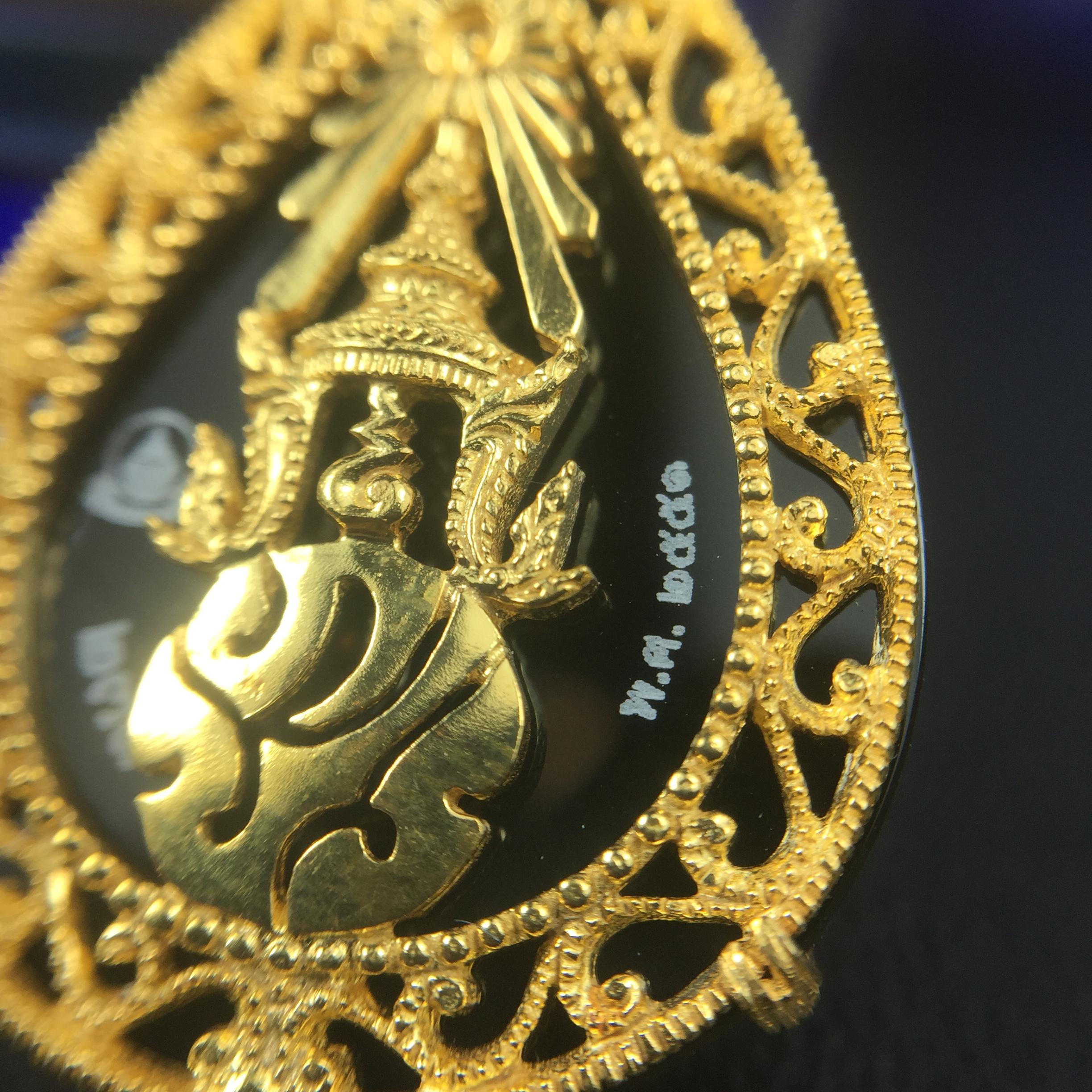 เหรียญพระพุทธชินราช ภปร. รูปหยดน้ำ โครงการ เพราะแผ่นดินนี้คือแผ่นดินเกิด เนื้อทองคำ (นน.รวม 7.3 กรัม) ปี2551 (ขนาด 21 x 29 มม.) (สวยงามหายาก)1ใน 3000องค์