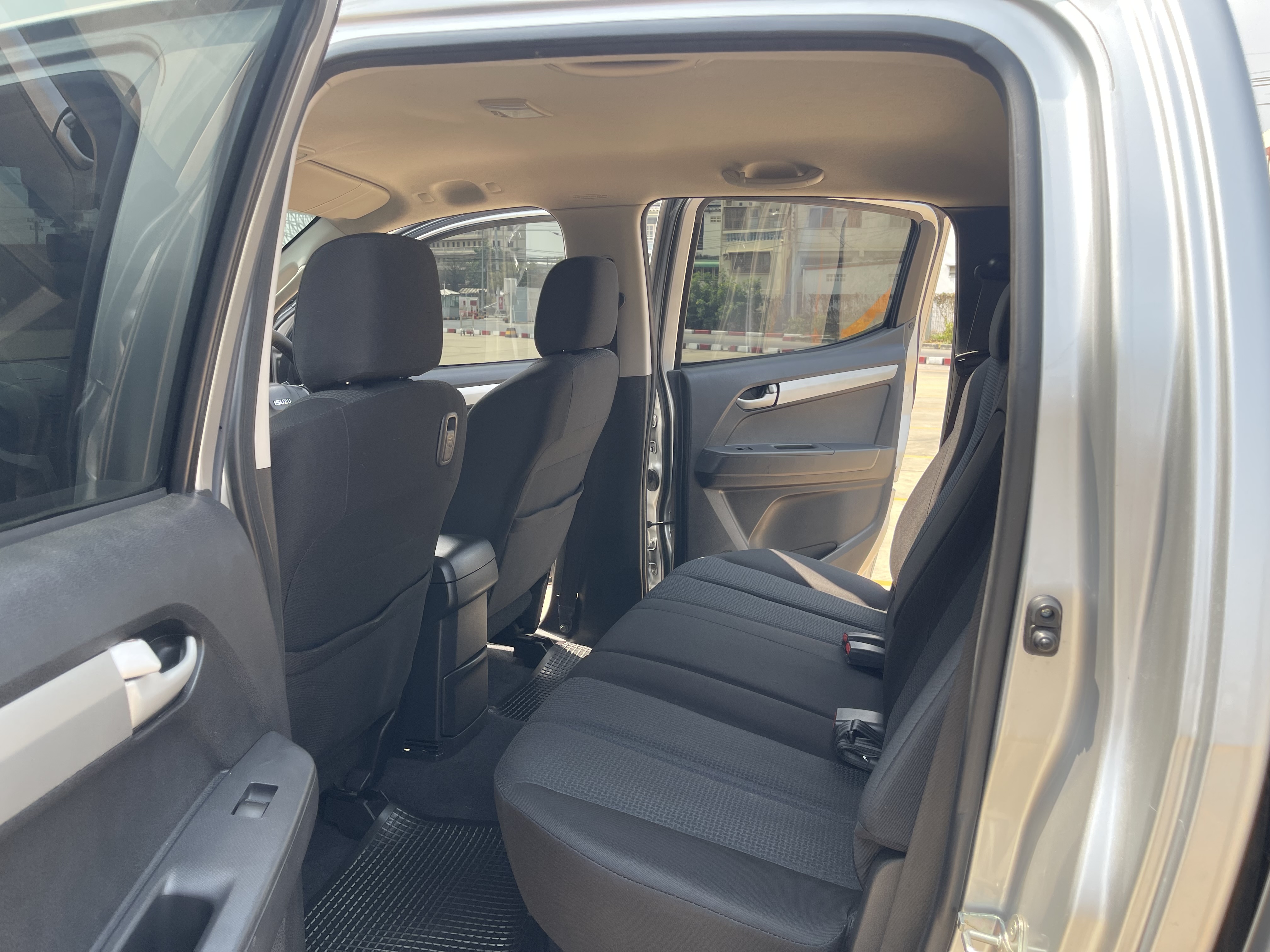 Isuzu Dmax All New 4ประตู Hilander 2.5 Vgs Z Dvd 2014 เงิน