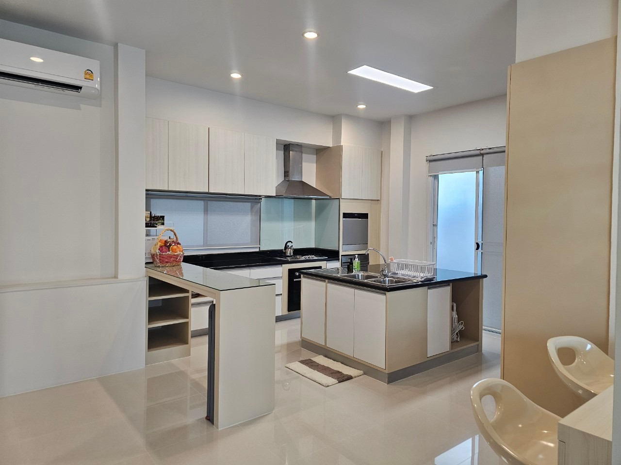 For Rent : Thalang, Private pool villa modern luxury style, 2 Bedrooms 3 Bathrooms