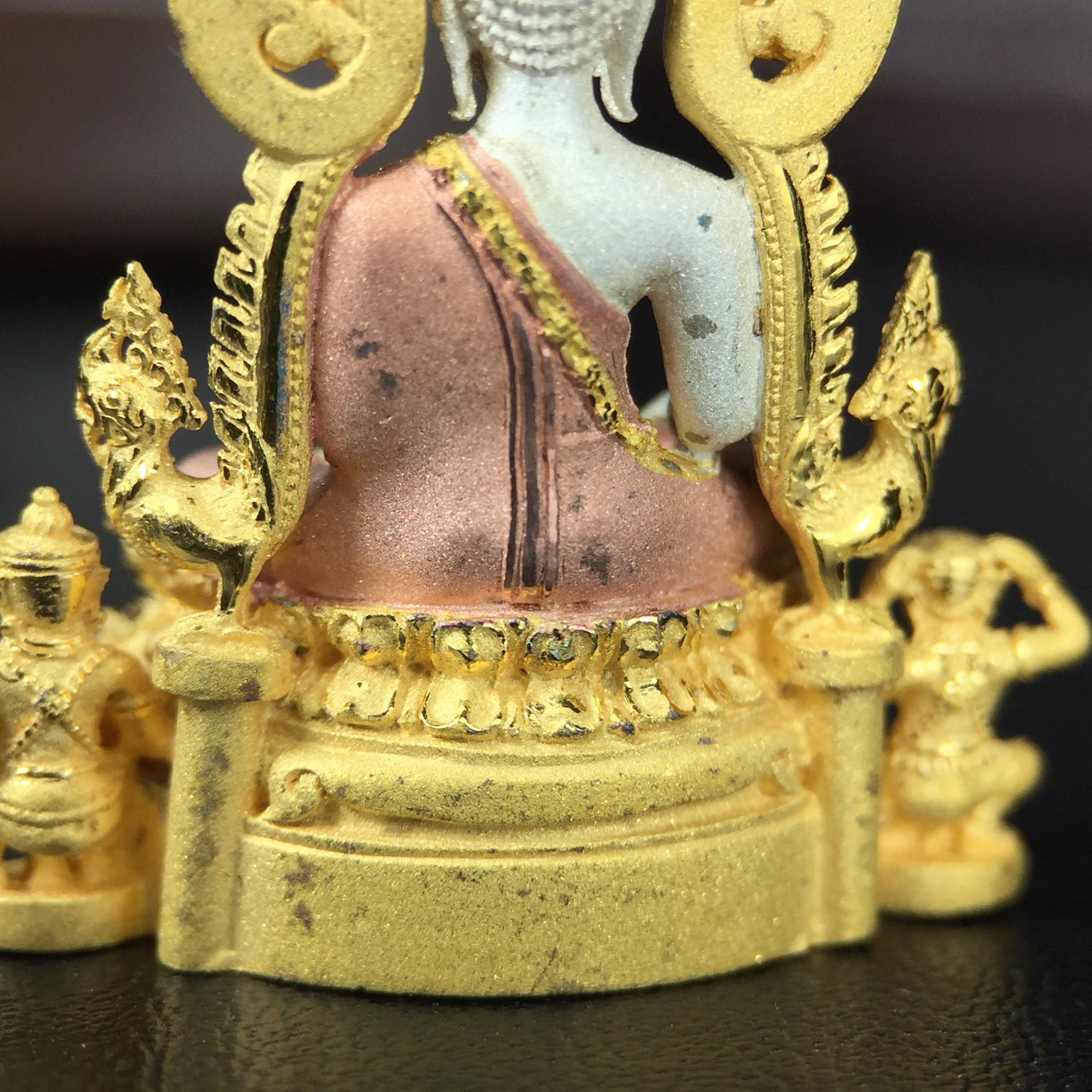 พระพุทธชินราช ภปร. โครงการ "เพราะแผ่นดินนี้ คือ แผ่นดินเกิด" ปี2548(รุ่นแรก) ลอยองค์ หน้าตัก 1/2 นิ้ว เนื้อเงินสามกษัตริย์ พุทธศิลป์งดงามทรงคุณค่า รุ่นยอดนิยม