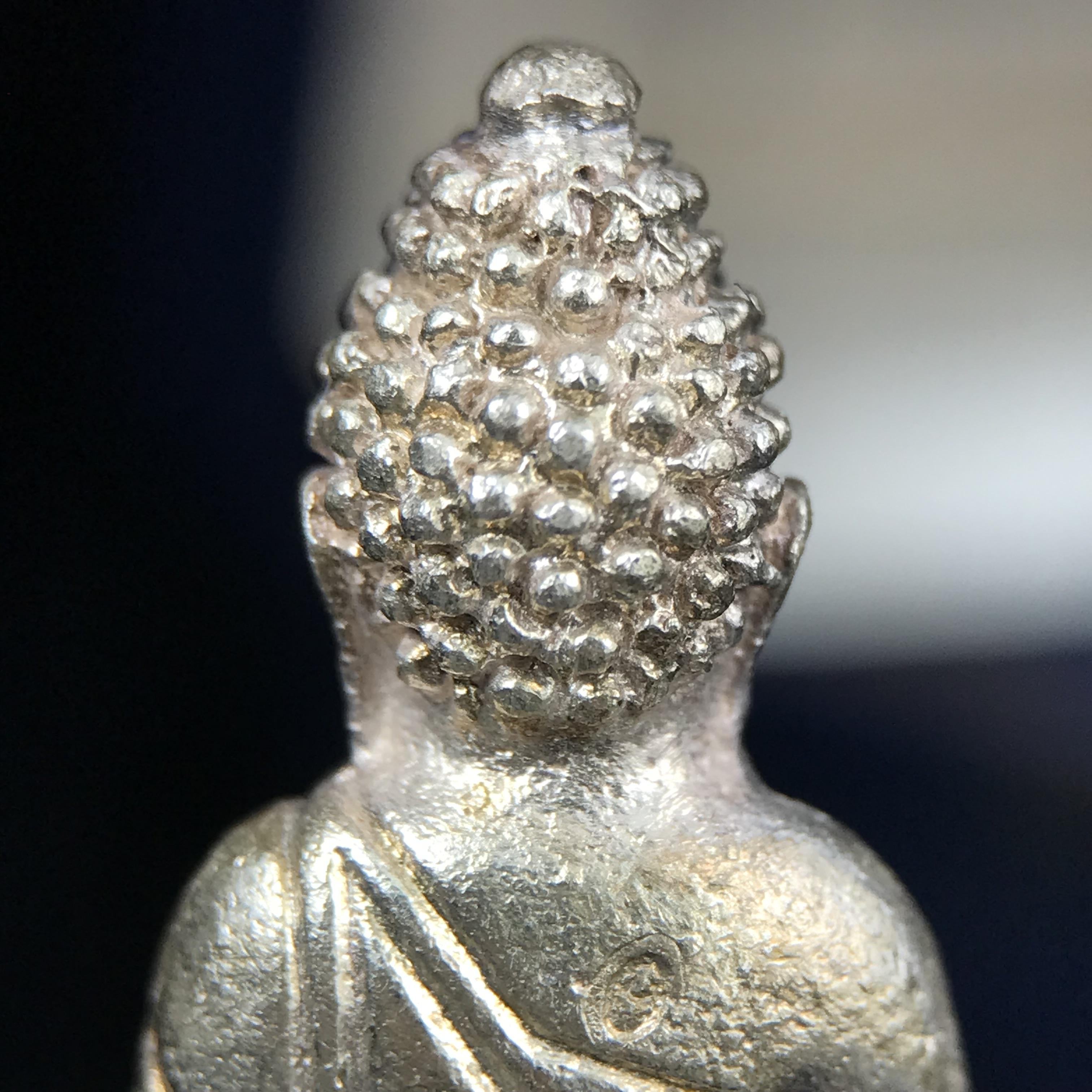 พระกริ่งศาสดา ภปร. วัดบวรนิเวศวิหาร ปี 2532 จัดสร้างในโอกาสสองทศวรรษรามาธิบดี เพื่อศูนย์การแพทย์สิริกิติ์ เนื้อเงิน(ผิวเดิมสวยงาม) (พิธีใหญ่ มวลสารมงคล สวยงามเข้มขลัง)สมเด็จพระญาณสังวร สมเด็จพระสังฆราชฯเสด็จเททอง***ตอกโค๊ตหมายเลข ๒๙๘***