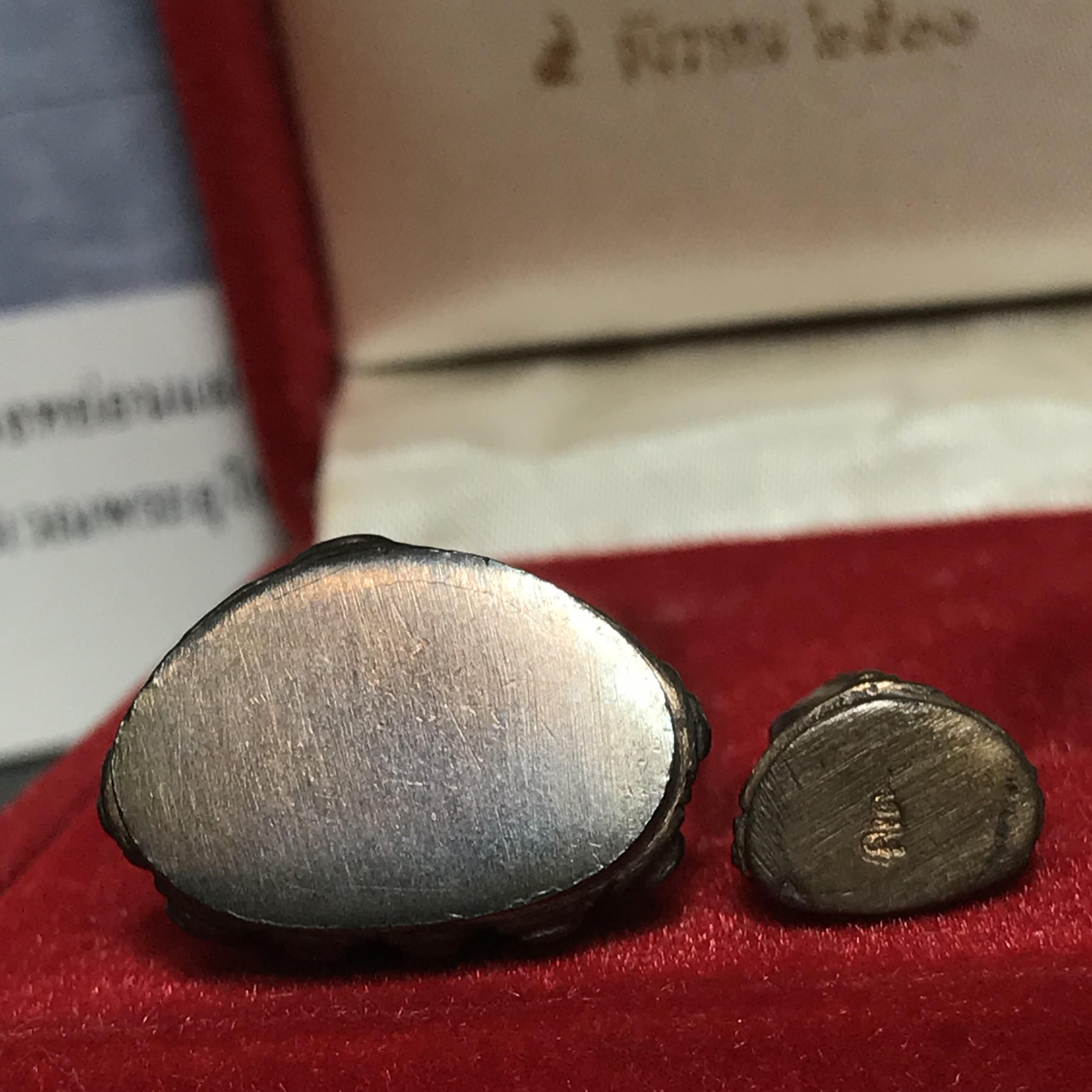 พระกริ่ง-พระชัยวัฒน์ ปวเรศ ปี2530 วัดบวรนิเวศราชวรวิหาร(ในหลวง ร.9 เสด็จเททอง)(บรรจุเส้นเกศาในหลวงรัชกาลที่9)พร้อมสูจิบัตรเดิมตอนจัดสร้าง