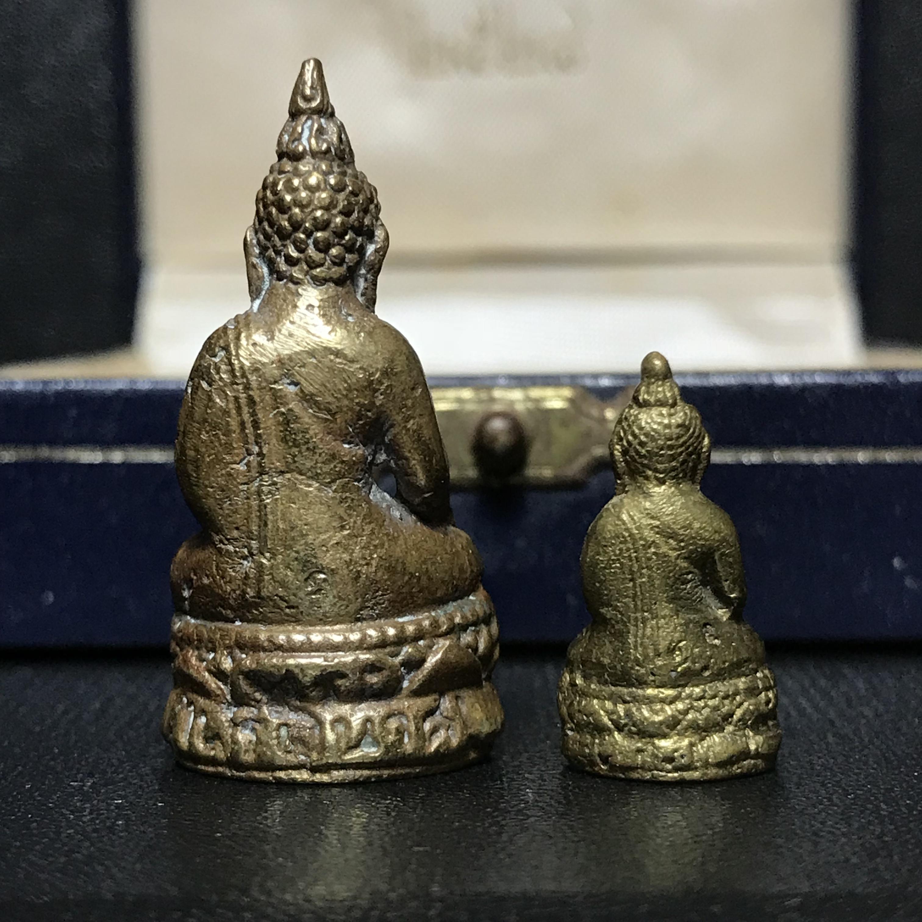 พระกริ่ง-พระชัยวัฒน์ไพรีพินาศ วัดบวรนิเวศวิหาร รุ่นผ้าป่าสิงห์บุรี ปี2528(กล่องหนังนิยม)