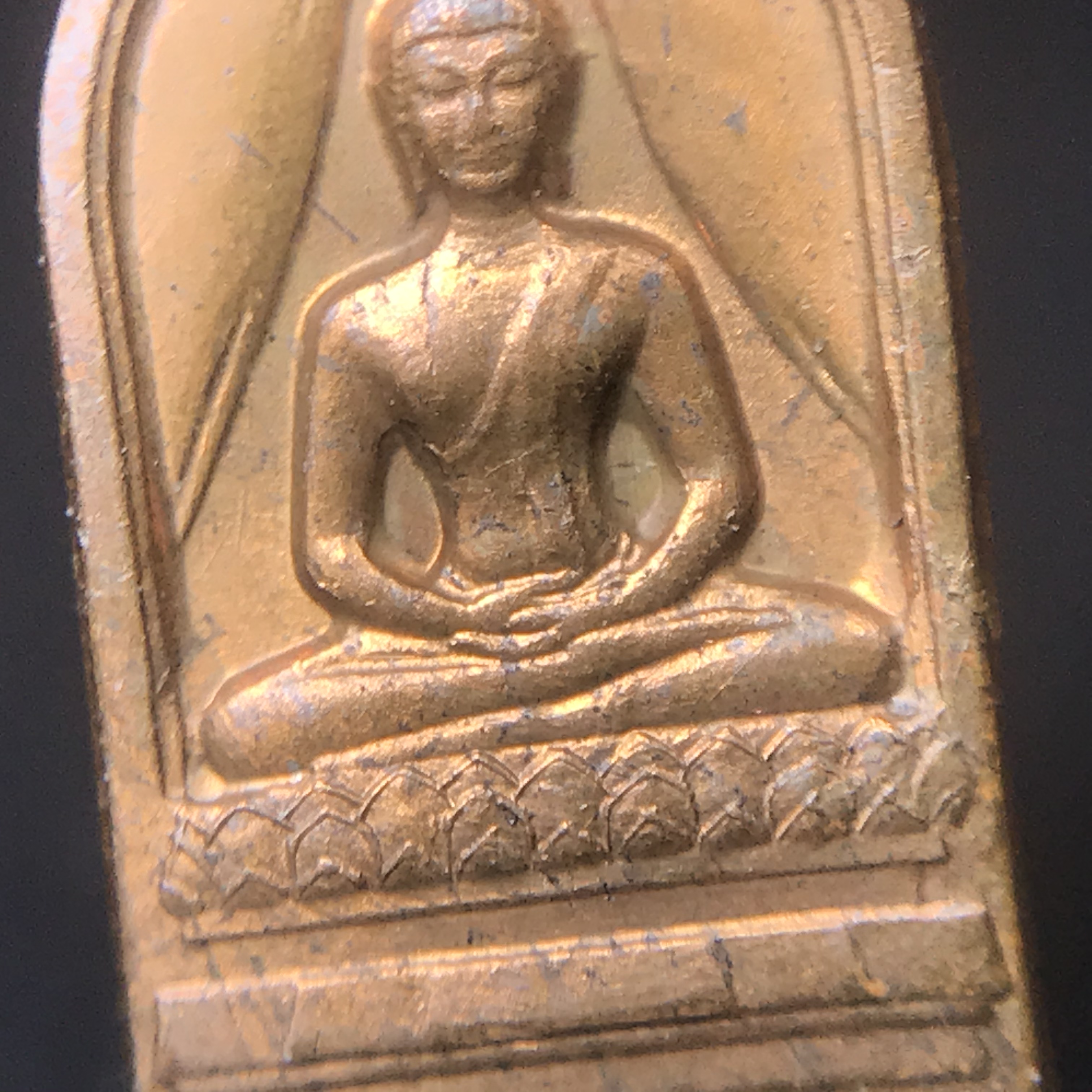 พระปรกใบมะขาม พระพุทธสิหิงค์ ภปร. ธรรมศาสตร์ 50ปี เนื้อทองแดง(คัดสภาพสวย)(ในหลวงรัชกาลที่9 เสด็จเททอง)(พระปรกใบมะขาม ภปร รุ่นแรก)