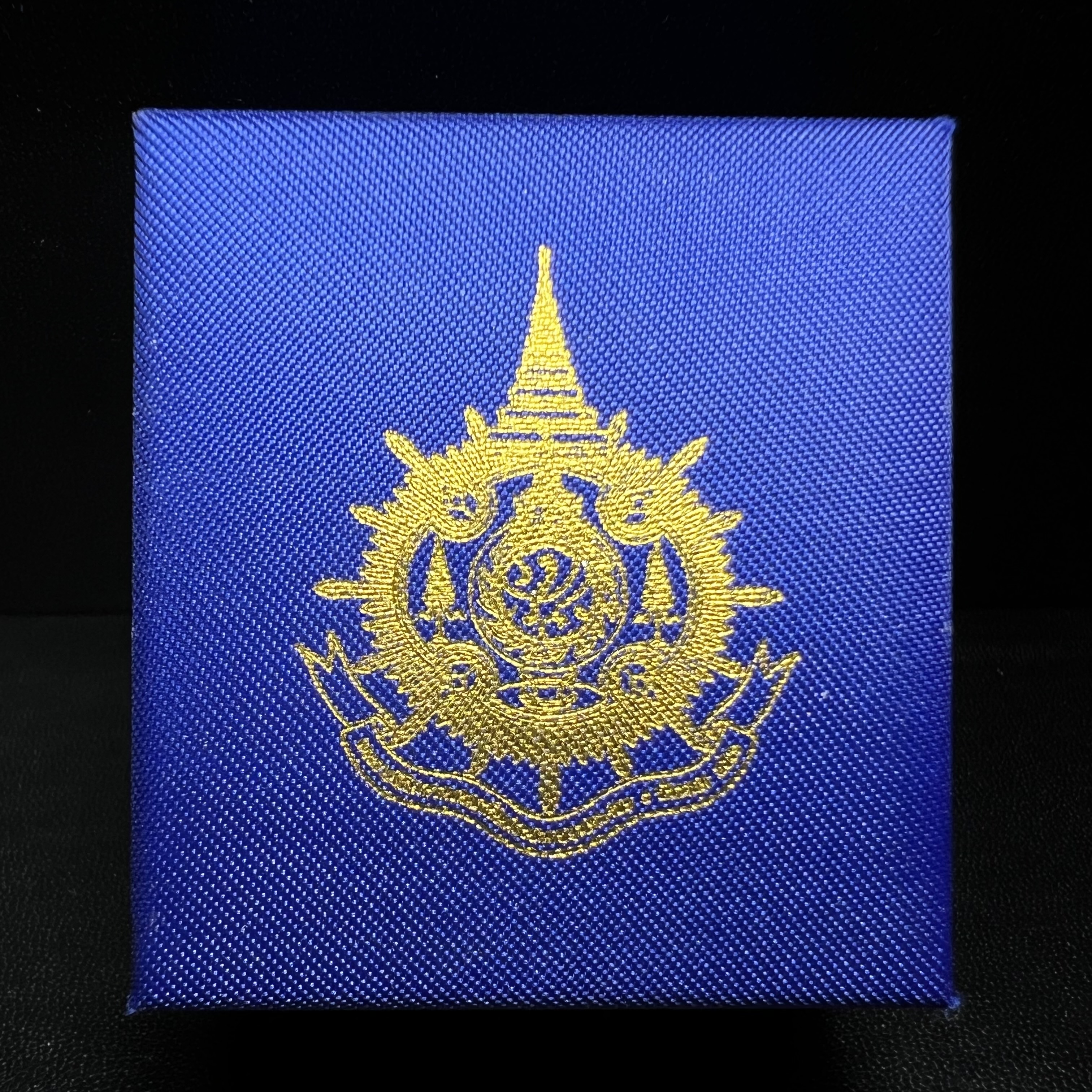 พระกริ่งไพรีพินาศ บรรจุเหล็กไหล ครั้งแรกและครั้งเดียวในประวัติศาสตร์ เฉลิมพระเกียรติ พระบาทสมเด็จพระเจ้าอยู่หัวรัชกาลที่9 พระชนมพรรษา 6 รอบ ปี2542 เนื้อสัมฤทธิ์(บรรจุเหล็กไหล)ดีนอก-ดีใน พิธีใหญ่ มวลสารเด่น (หายาก)