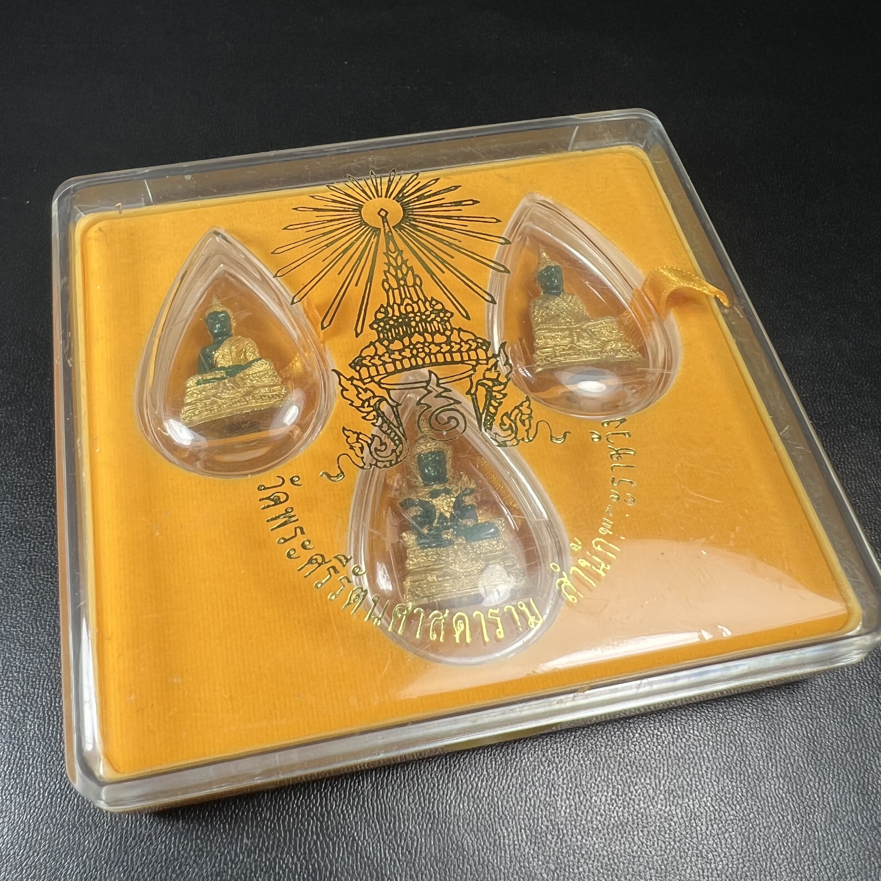 พระพุทธมหามณีรัตนปฏิมากร(พระแก้วมรกต) วัดพระศรีรัตนศาสดาราม สำนักพระราชวัง จัดสร้าง ชุด3 ฤดู ร้อน ฝน หนาว(บรรจุมวลสารใต้ฐาน)