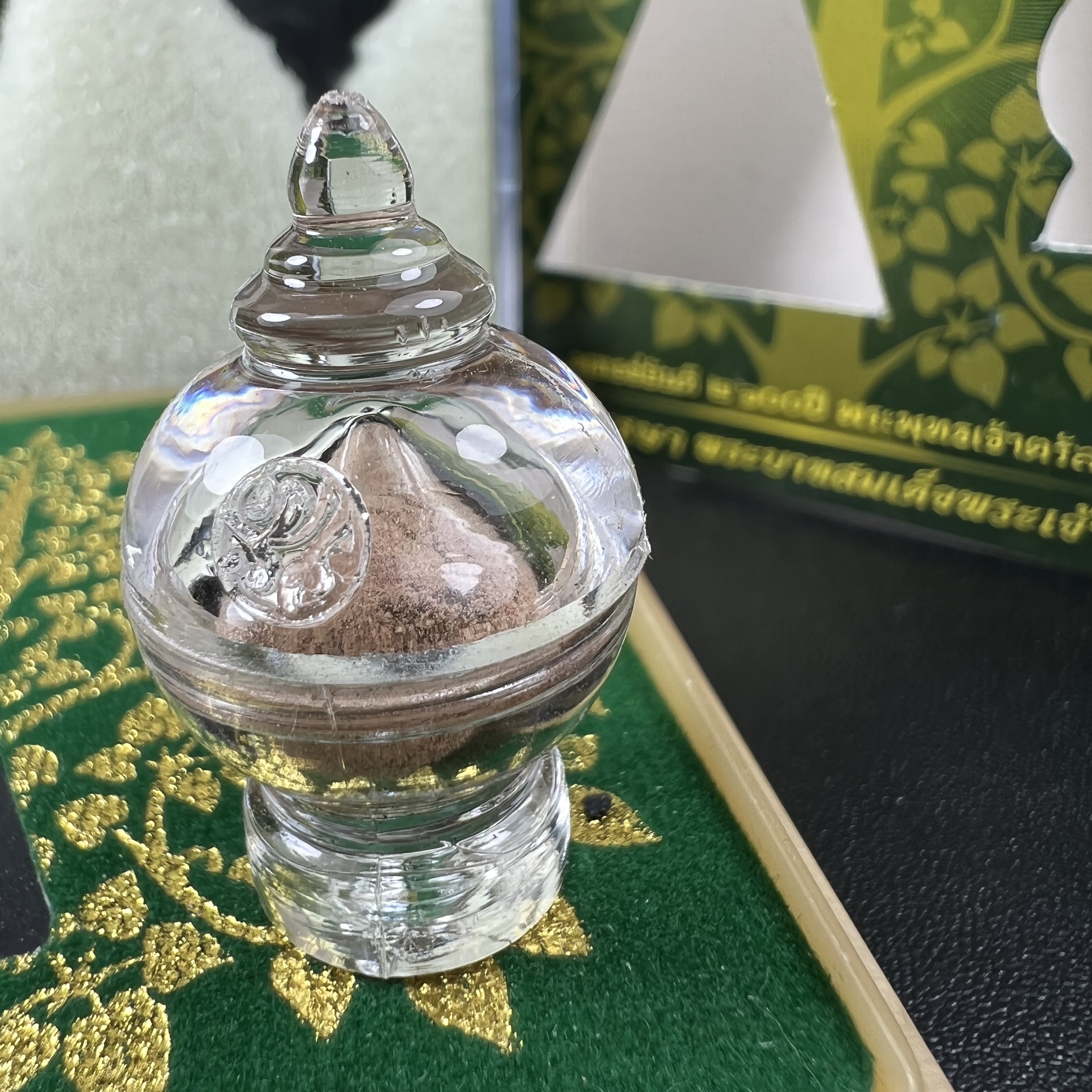 พระพุทธชินราช(จำลอง)ภปร. 84พรรษา เนื้อผง หลัง ภ.ป.ร. (พระราชทานมวลสาร จิตรลดาและเส้นพระเจ้า ร.9(เส้นผม))