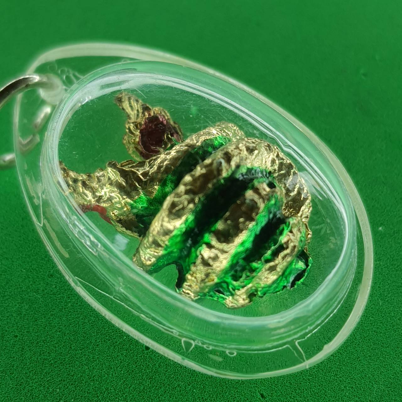 ของป้องกัน จี้พญานาค 2 ตัว เกี้ยวกัน สีเขียว เลี่ยมกรอบ จี้พญานาคแท้ จี้พญานาคห้อยคอ จี้พญานาคราช