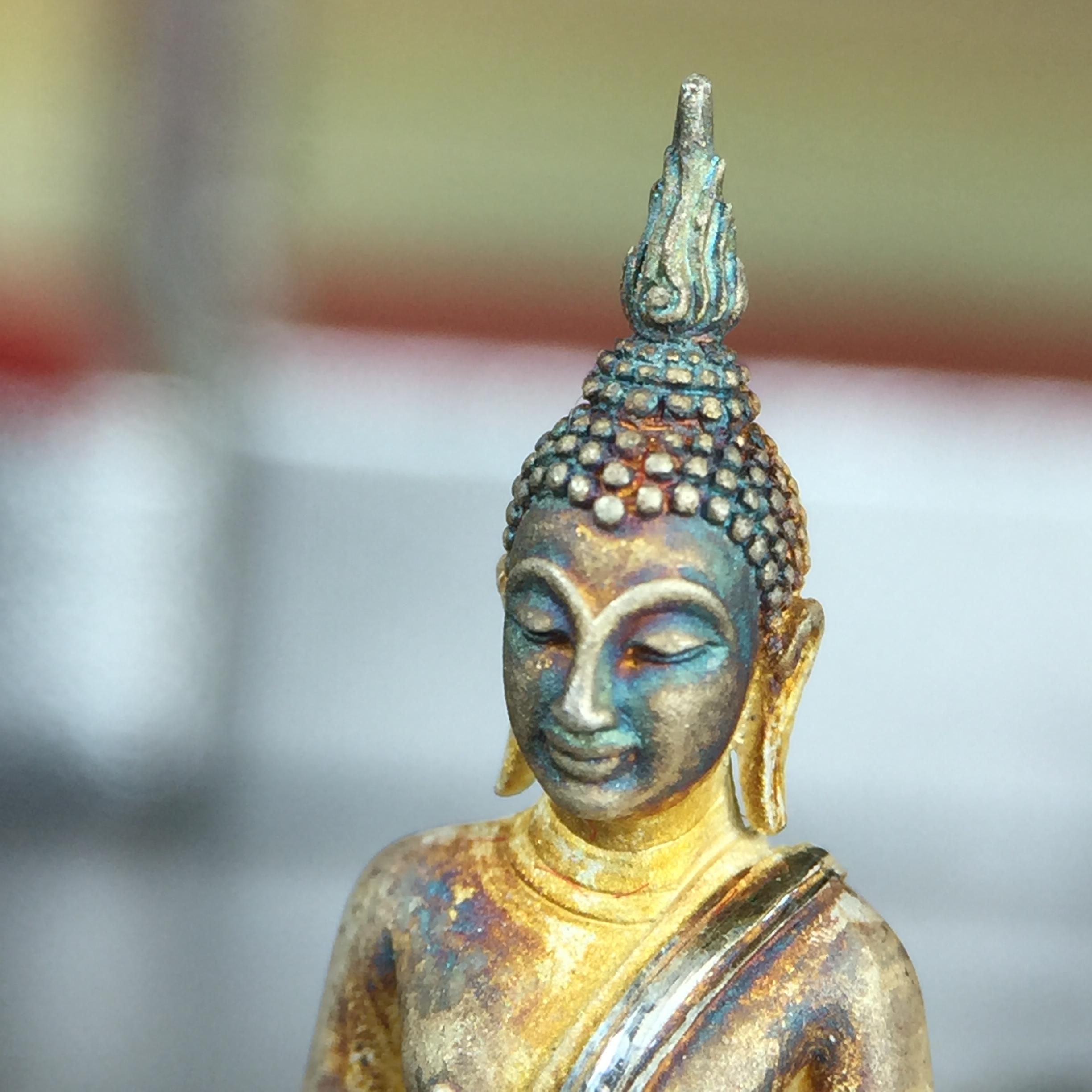 พระกริ่ง+พระชัยวัฒน์พระพุทธนวราชบพิตร ครองสิริราชสมบัติครบ 50 ปี พ.ศ.2540 เนื้อเงินผิวเดิมๆขึ้นสีรุ้งธรรมชาติแบบนิยม(หายาก)(สีสันที่ธรรมชาติสรรค์สร้าง)พร้อมกล่องบรรจุเดิมครบ(1ชุด 2 องค์)1 ใน 9500 ชุด