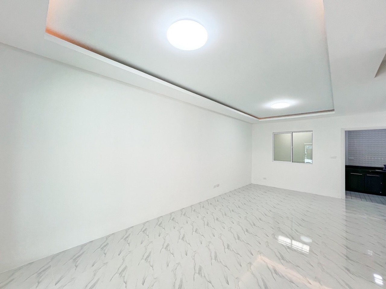 For Sales : Ratsada, 2-Story Town House, 3 Bedrooms 2 Bathrooms