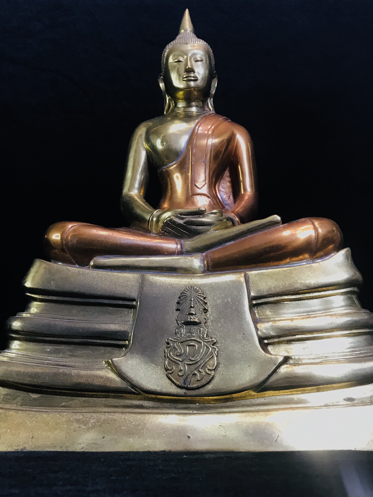 พระบูชาพระพุทธโสธร ภปร. รุ่นย้อนยุค ปี2539 กาญจนาภิเษกครองราชสมบัติครบ 50ปี หน้าตัก9นิ้ว เนื้อสามกษัตริย์ หมายเลข01314