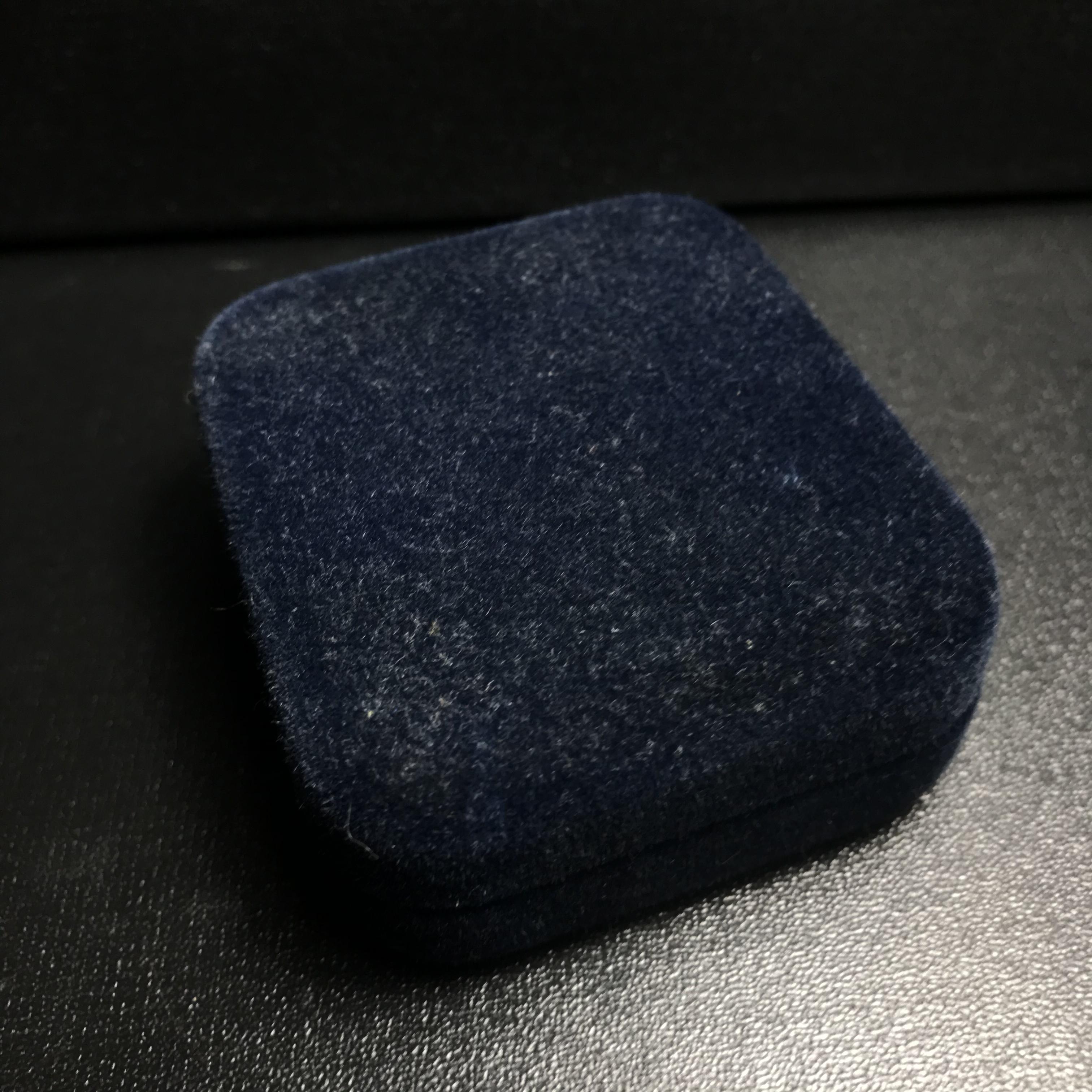 พระศาสดาใบเสมา ภปร. วัดบวรนิเวศวิหาร ปี2532 จัดสร้างในโอกาส 2 ทศวรรษรามาธิบดี เพื่อศูนย์การแพทย์สิริกิติ์ เนื้อเงิน(ผิวเดิมกลับดำสวยงาม)พร้อมกล่องบรรจุเดิม