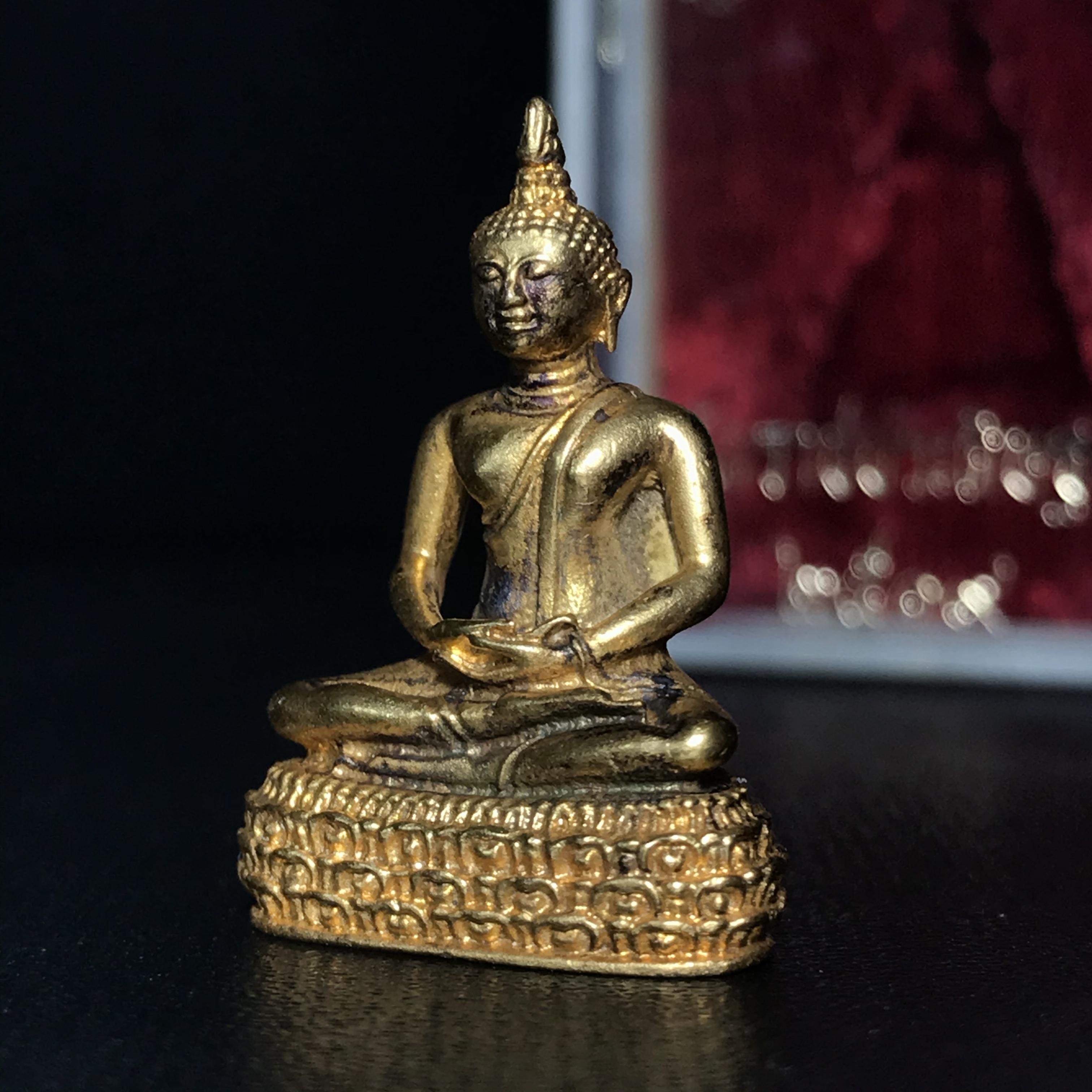 พระกริ่งพระพุทธสิหิงห์ วัดราชประดิษฐ์ ปี2519 เนื้อนวโลหะกะไหล่ทอง พร้อมกล่องบรรจุเดิม(ในหลวงรัชกาลที่9เสด็จในพิธี)