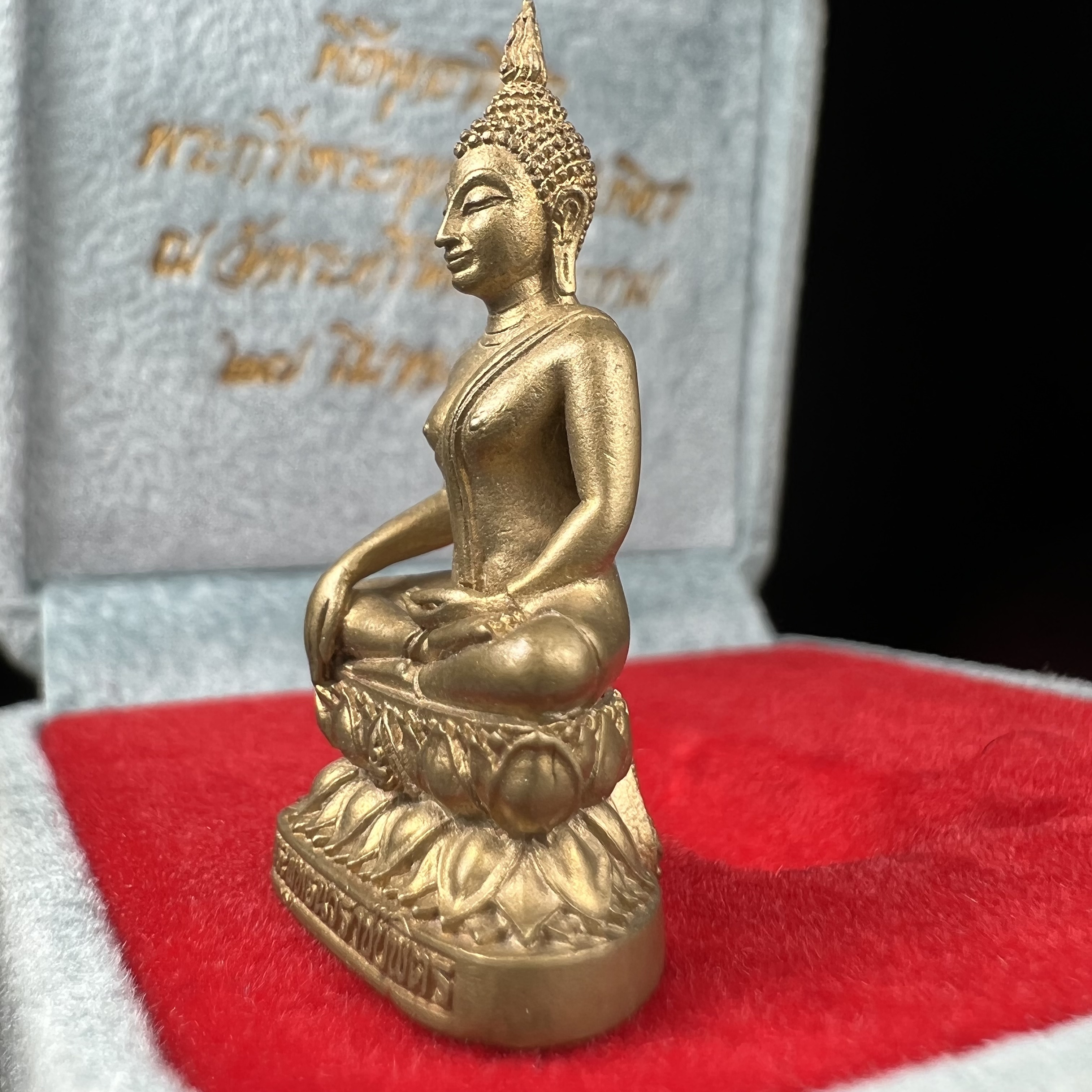 พระกริ่งพระพุทธนวราชบพิตร ครองสิริราชสมบัติครบ 50 ปี พ.ศ.2540 เนื้อทอง93 ชุดพระราชทาน(หายาก)