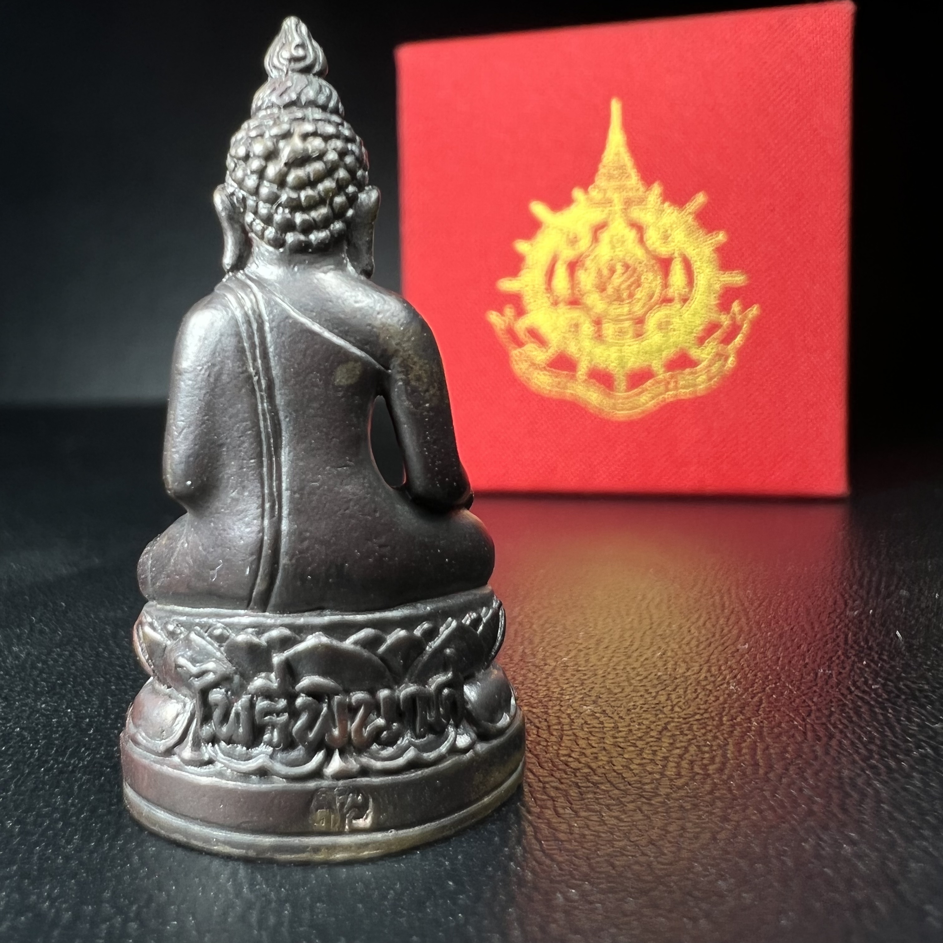 พระกริ่งไพรีพินาศ เฉลิมพระเกียรติ พระบาทสมเด็จพระเจ้าอยู่หัวรัชกาลที่9 พระชนมพรรษา 6 รอบ ปี2542 เนื้อนวโลหะผสมทองคำ(บรรจุเหล็กไหล)ดีนอก-ดีใน