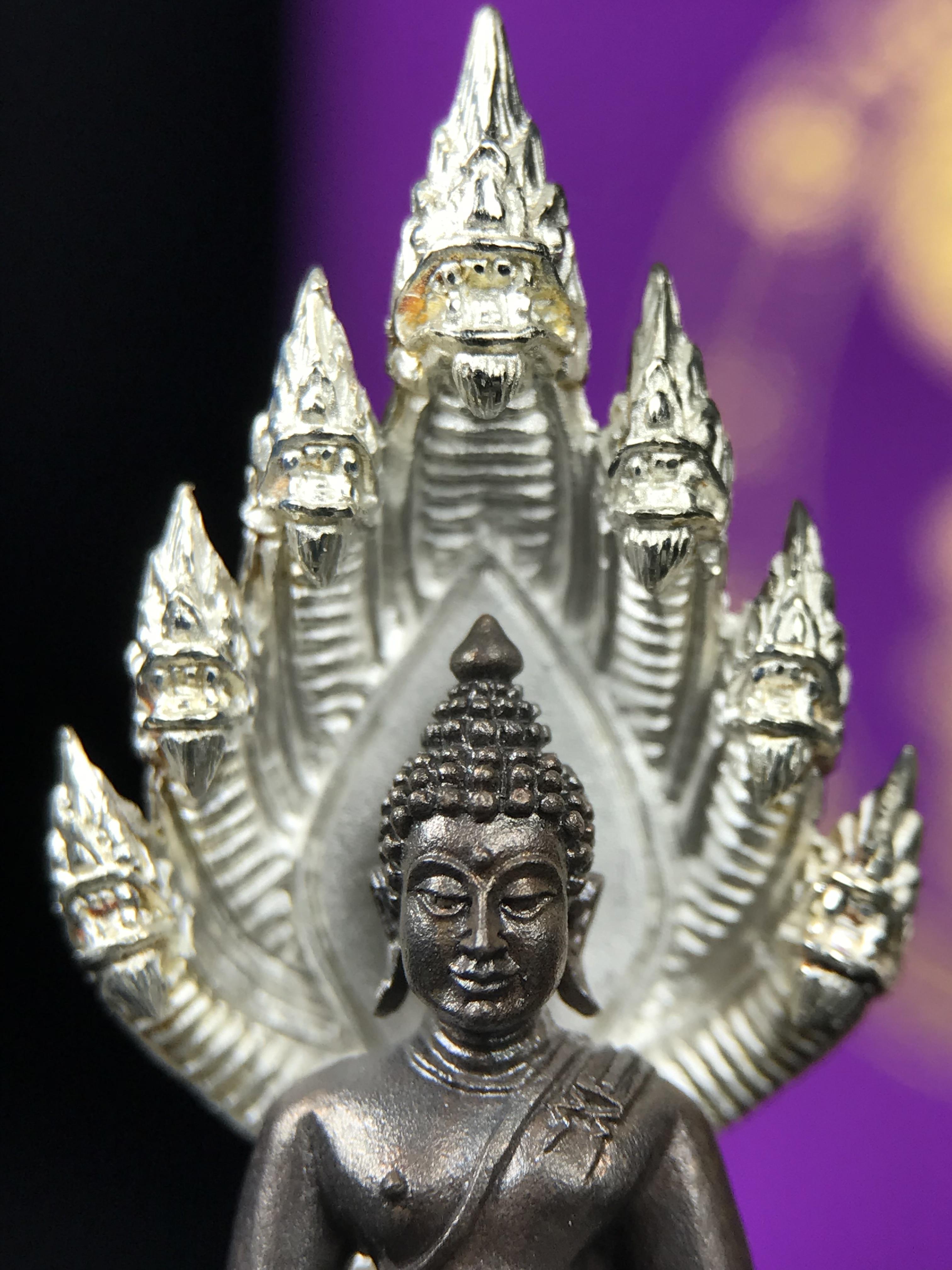 พระนาคปรก สธ. รุ่นสร้างพระอุโบสถเฉลิมพระเกียรติ 4 รอบ 84 พรรษา สมเด็จพระเทพรัตนราชสุดาฯ วัดบวรนิเวศวิหาร ปี 2543 พิมพ์ใหญ่ องค์พระเนื้อนวโลหะ ฐานนาคปรกเนื้อเงิน(สภาพ สวย )พิธีใหญ่ พุทธศิลป์งดงาม หายาก(องค์หมายเลขสวย ๒๖๗) (1 ใน 1999 องค์)