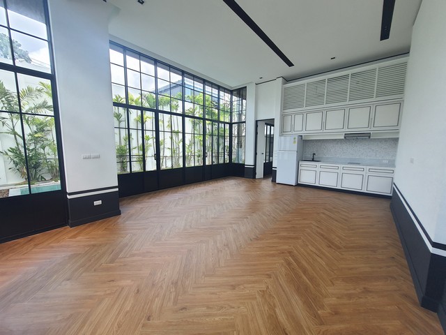 For Sales : Bangtao, Luxury Pool Villa @Pasak soi 8 3 bedrooms 3 Bathrooms, Pool view.