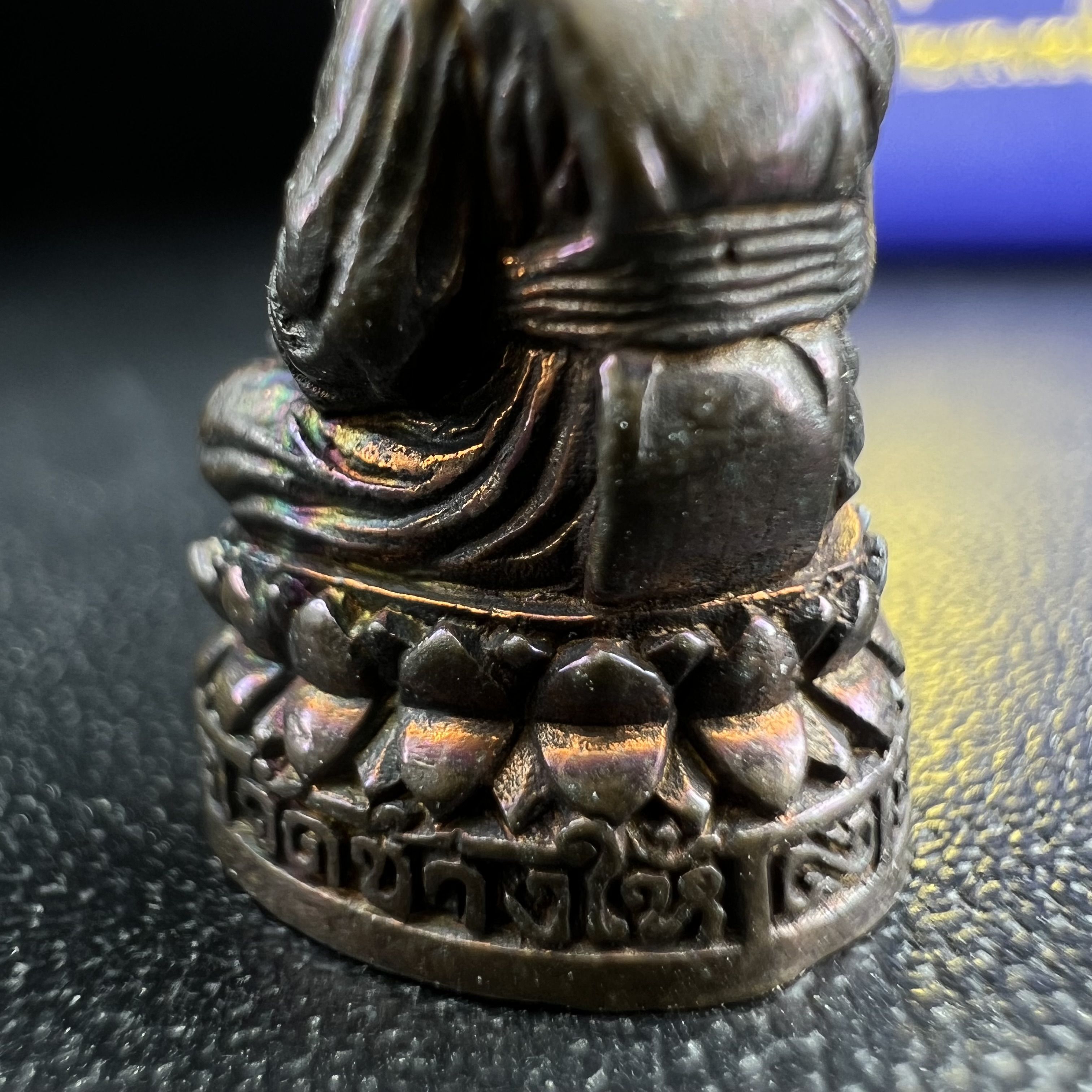 รูปเหมือนหล่อลอยองค์หลวงปู่ทวด รุ่น 111ปี กระทรวงกลาโหม เนื้อนวโลหะรมดำ-ปัดเงา ปี2540 พิธีใหญ่ เข้มขลัง นิยม พร้อมกล่องบรรจุเดิม(คัดสภาพสวยผิวเทพๆผิวรุ้งๆ)ทั้งพิธีทั้งพุทธศิลป์ทรงคุณค่าอีกหนึ่งรุ่นยอดนิยม