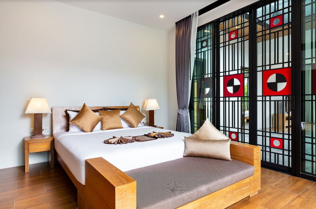 For Rent : Nai Harn, Luxury Modern Pool Villa, 3 Bedrooms 3 Bathrooms, Garden view.