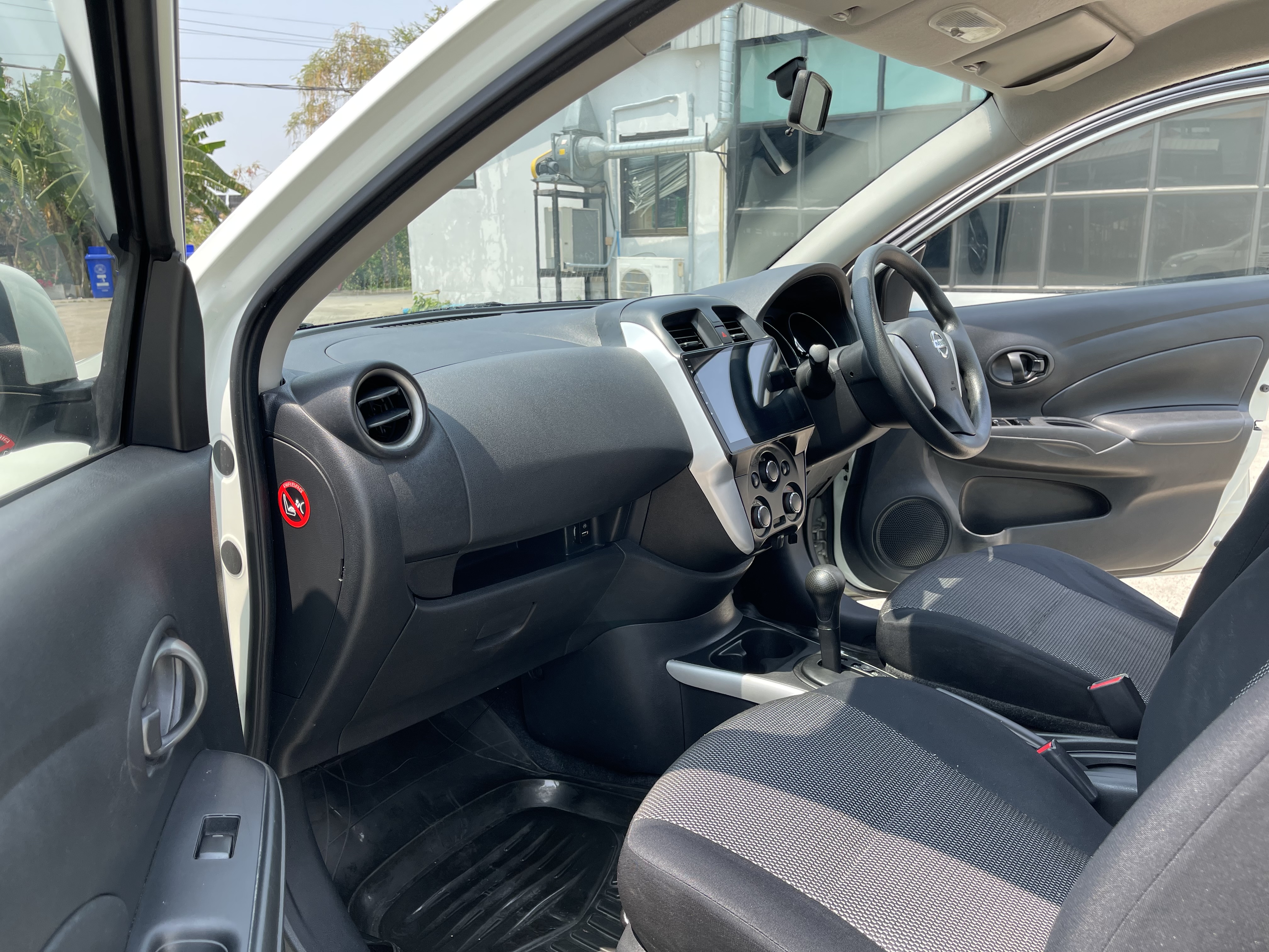 Nissan Almera 1.2 E At 2014 ขาว