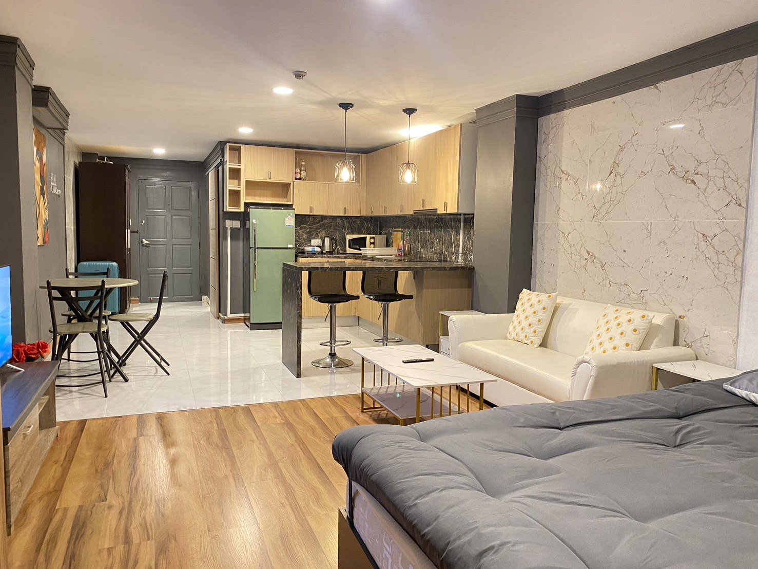 For Rent : Patong, Phuket Palace Condo, Studio Room, Sea View.