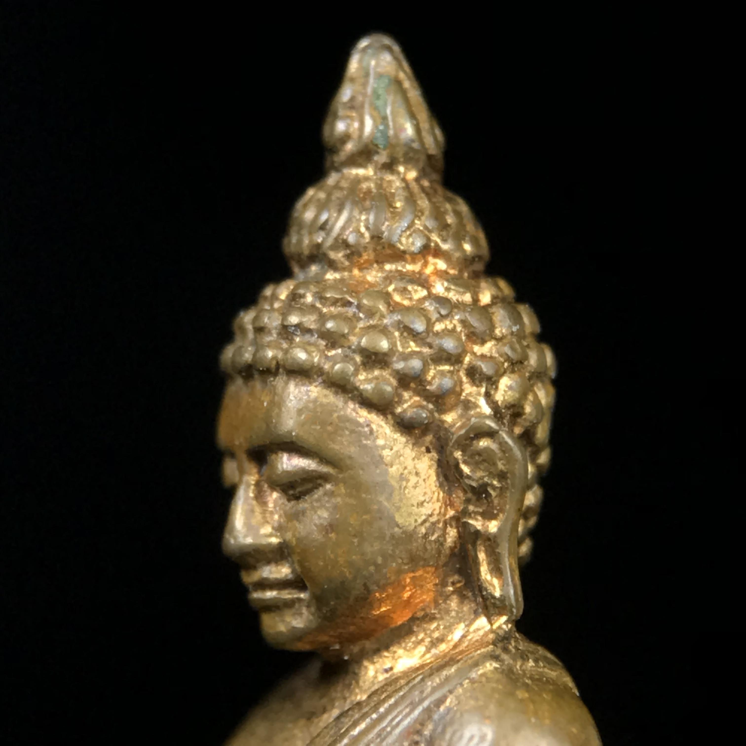 พระกริ่งไพรีพินาศ บรรจุเหล็กไหล ครั้งแรกและครั้งเดียวในประวัติศาสตร์ เฉลิมพระเกียรติ พระบาทสมเด็จพระเจ้าอยู่หัวรัชกาลที่9 พระชนมพรรษา 6 รอบ ปี2542 เนื้อสัมฤทธิ์(บรรจุเหล็กไหล)ดีนอก-ดีใน พิธีใหญ่ มวลสารเด่น (หายาก)