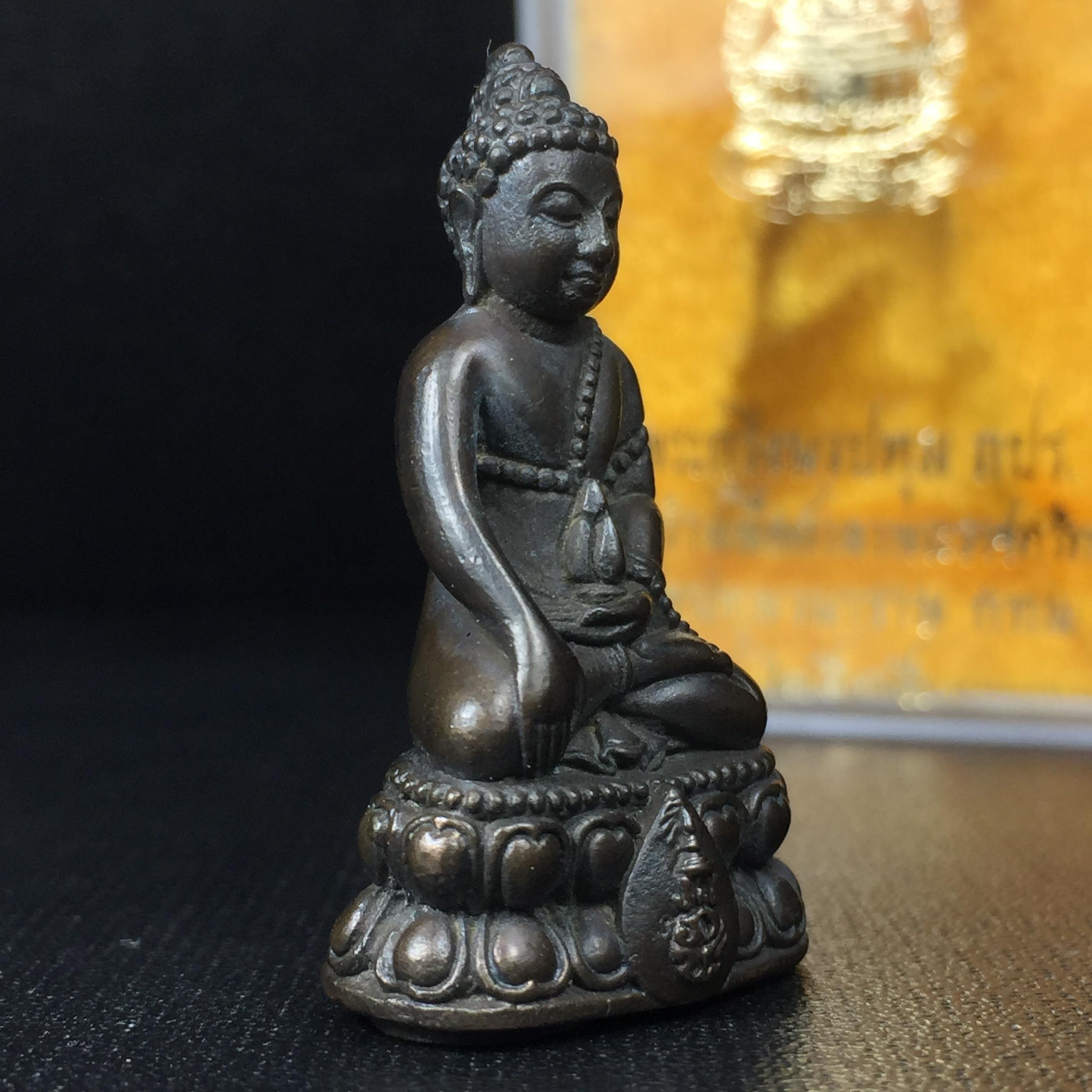 พระกริ่งนวปทุม ภปร. วัดปทุมวนาราม เนื้อนวโลหะ ปี2535(ในหลวงรัชกาลที่9เสด็จเททอง)หายาก 1ใน3000องค์