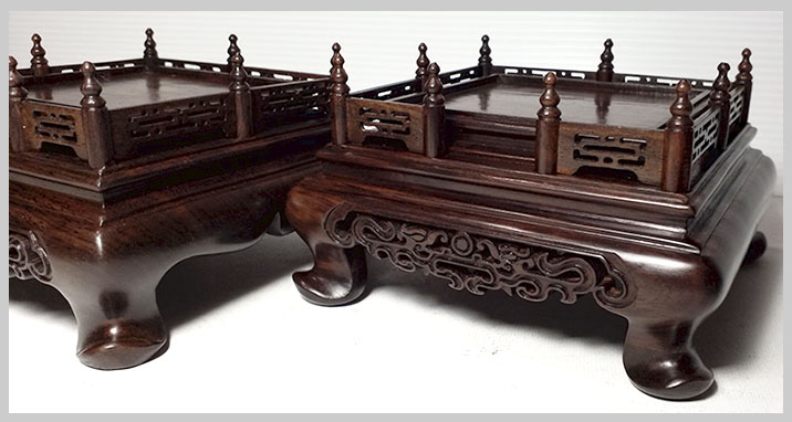 กี๋ ตั่งหรือฐานไม้ สี่เหลี่ยมมีซุ้มรั้ว หน้าท๊อป7.1cm ตัวละ