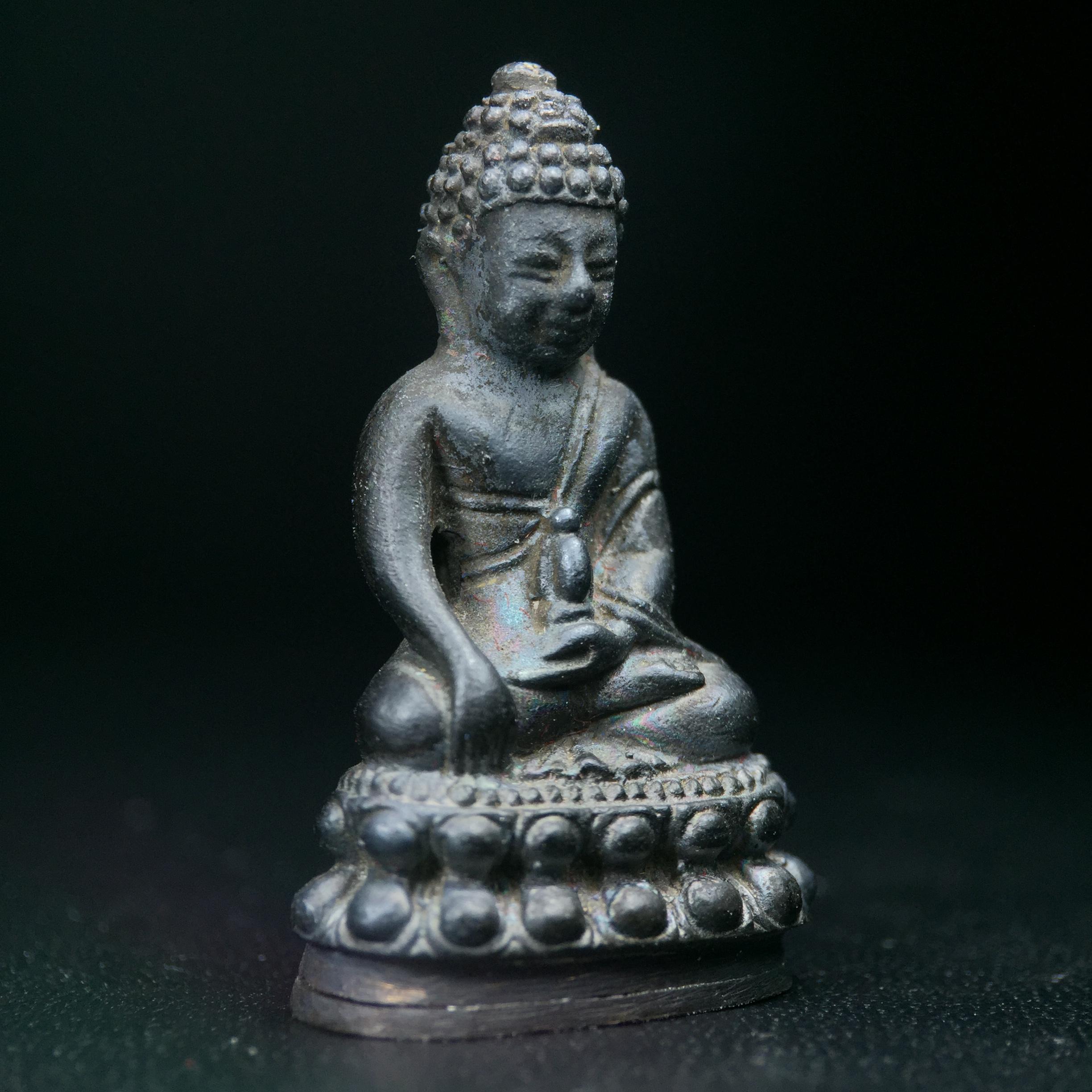 พระกริ่งศาสดา ภปร. วัดบวรนิเวศวิหาร ปี 2532 จัดสร้างในโอกาสสองทศวรรษรามาธิบดี เพื่อศูนย์การแพทย์สิริกิติ์ เนื้อเงิน+เนื้อนวโลหะ(1ชุดรวม 2 องค์) (พิธีใหญ่ มวลสารมงคล สวยงามเข้มขลัง)สมเด็จพระญาณสังวร สมเด็จพระสังฆราชฯเสด็จเททอง