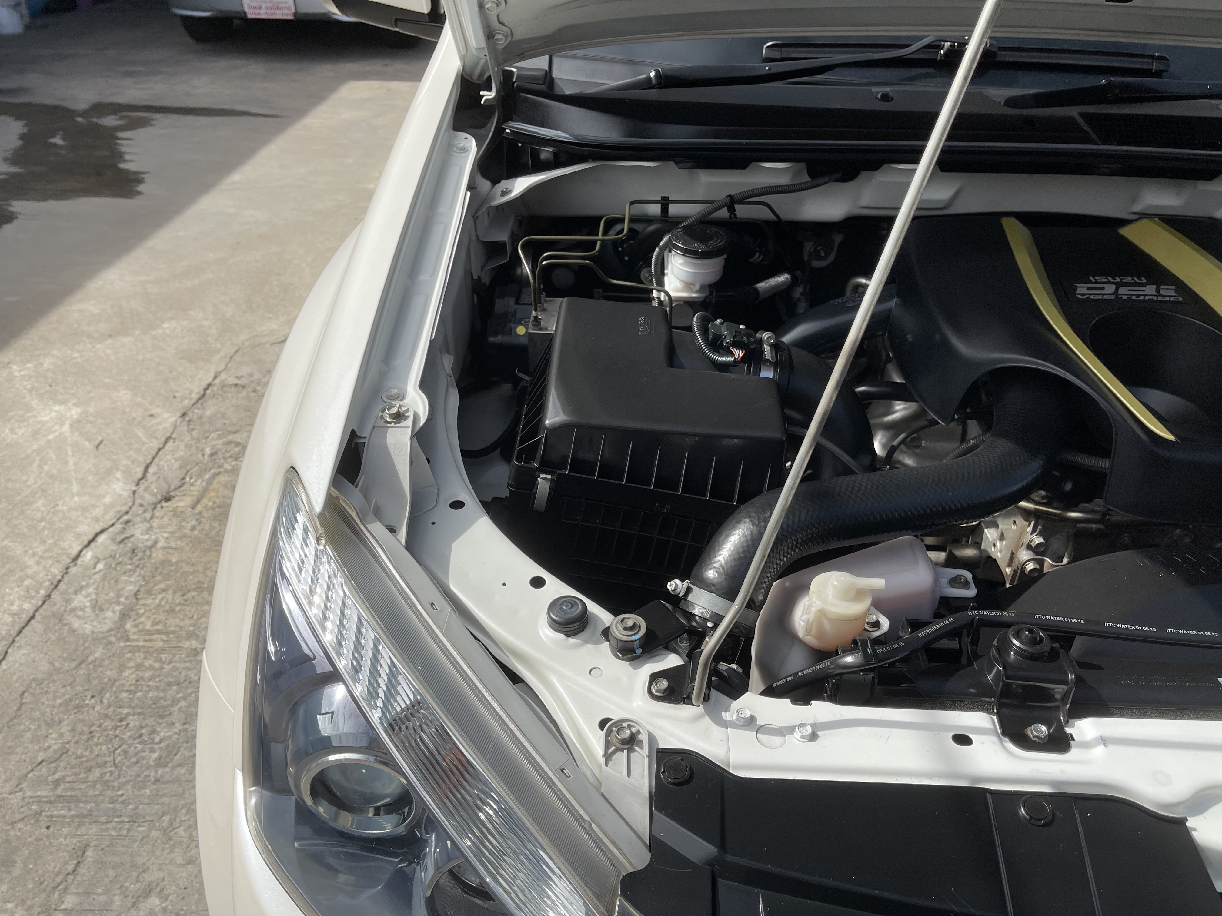 Isuzu Dmax All New 4ประตู Hilander 2.5 Vgs Z Dvd 2015 ขาวมุก