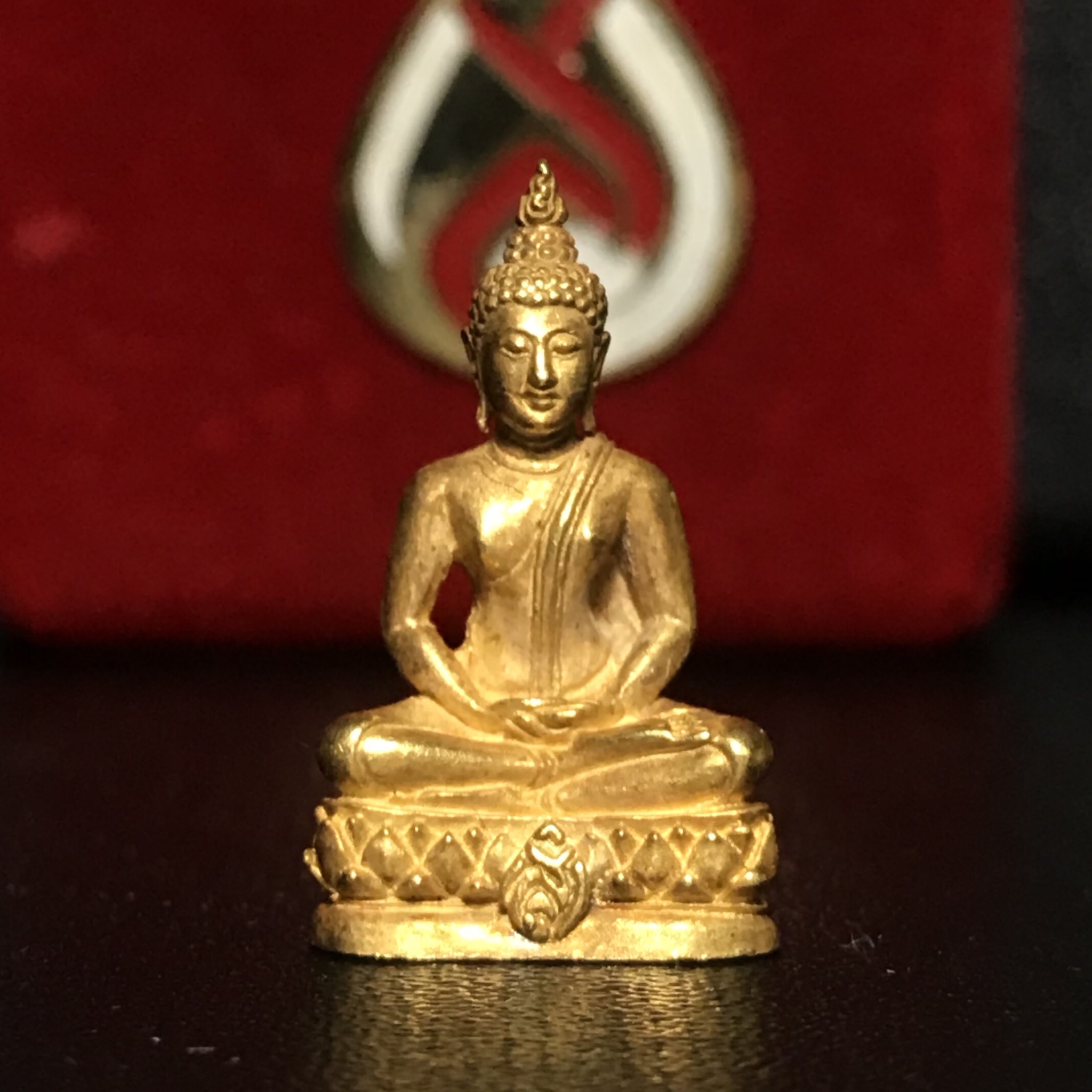 พระเครื่องปางสมาธิ 90พรรษาสมเด็จย่า ปี2533 เนื้อทองคำ (ในหลวงรัชกาลที่9เสด็จในพิธี)