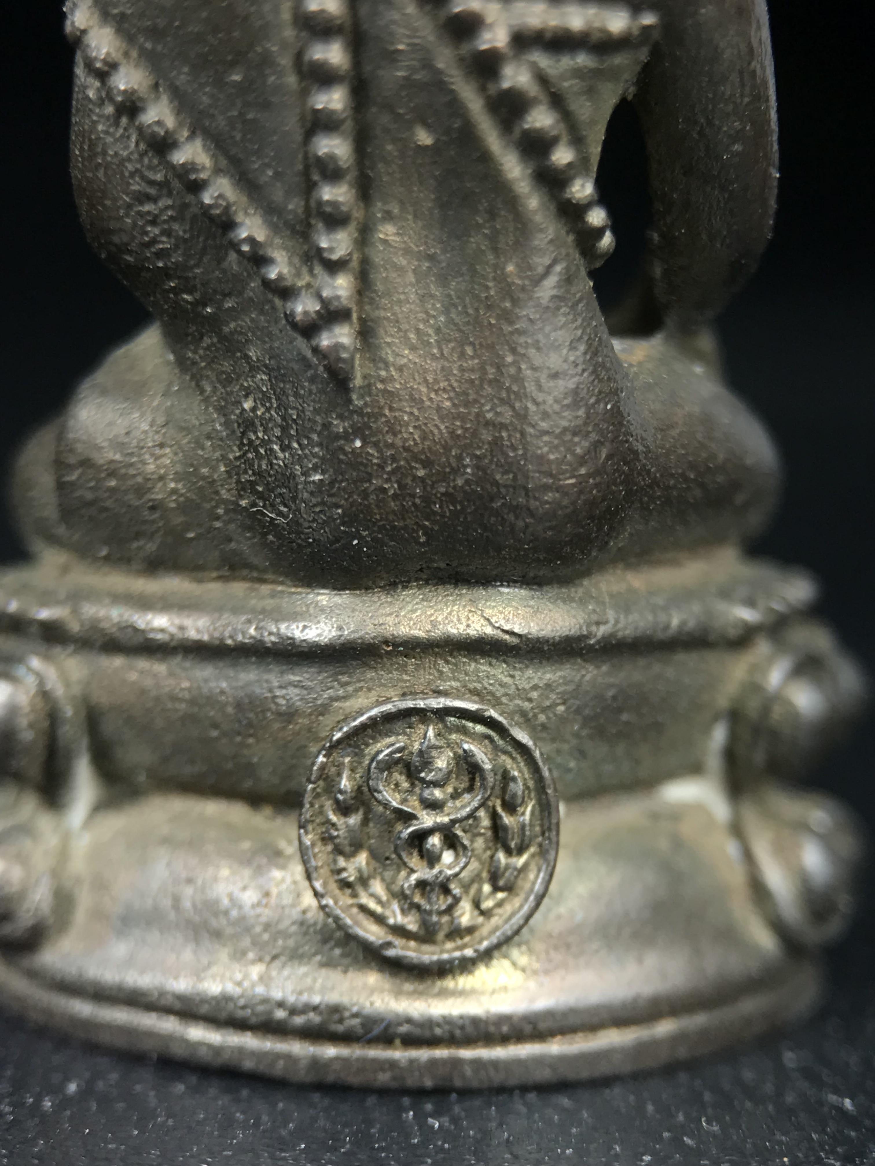 พระกริ่งศิรากาศ ภปร.(พระกริ่งคุ้มเกล้า)วัตถุมงคล"คุ้มเกล้าฯ" มูลนิธิ “คุ้มเกล้า” ในพระบรมราชูปถัมภ์ จัดสร้าง โรงพยาบาลภูมิพล เนื้อนวโลหะ(พิมพ์หน้าไทย)(ในหลวงรัชกาลที่9เสด็จเททอง)(พิธีใหญ่)(นิยม)