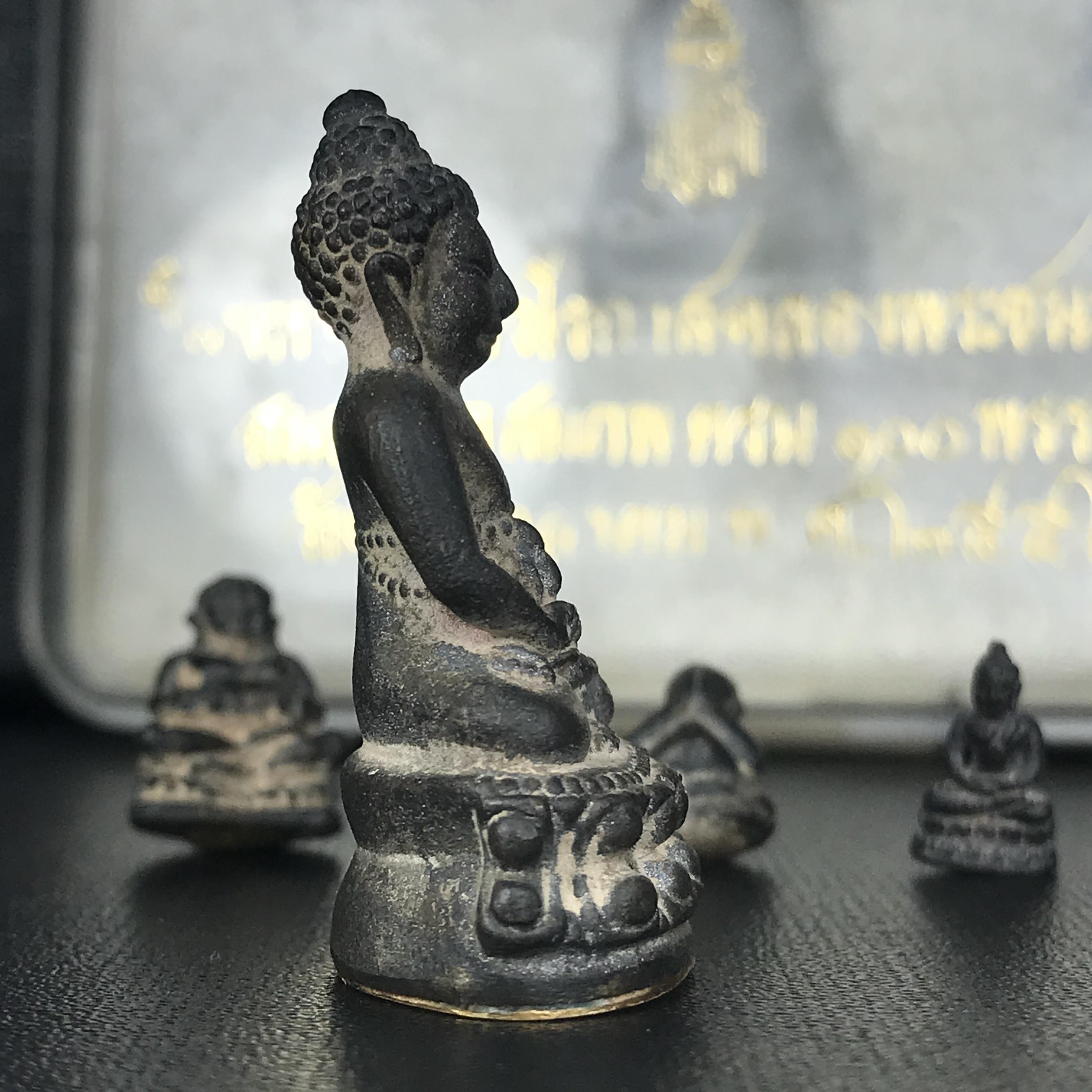 พระกริ่งชินบัญชรฉลองพระชันษา 100 ปี สมเด็จพระญาณสังวร วัดบวรนิเวศวิหาร ปี 2556 ชุดนำฤกษ์เนื้อนวโลหะแก่ทองคำ ก้นทองคำ (1 ใน 156 ชุด) พิธีใหญ่ มวลสารเด่น นิยมและหายากมากในปัจจุบัน