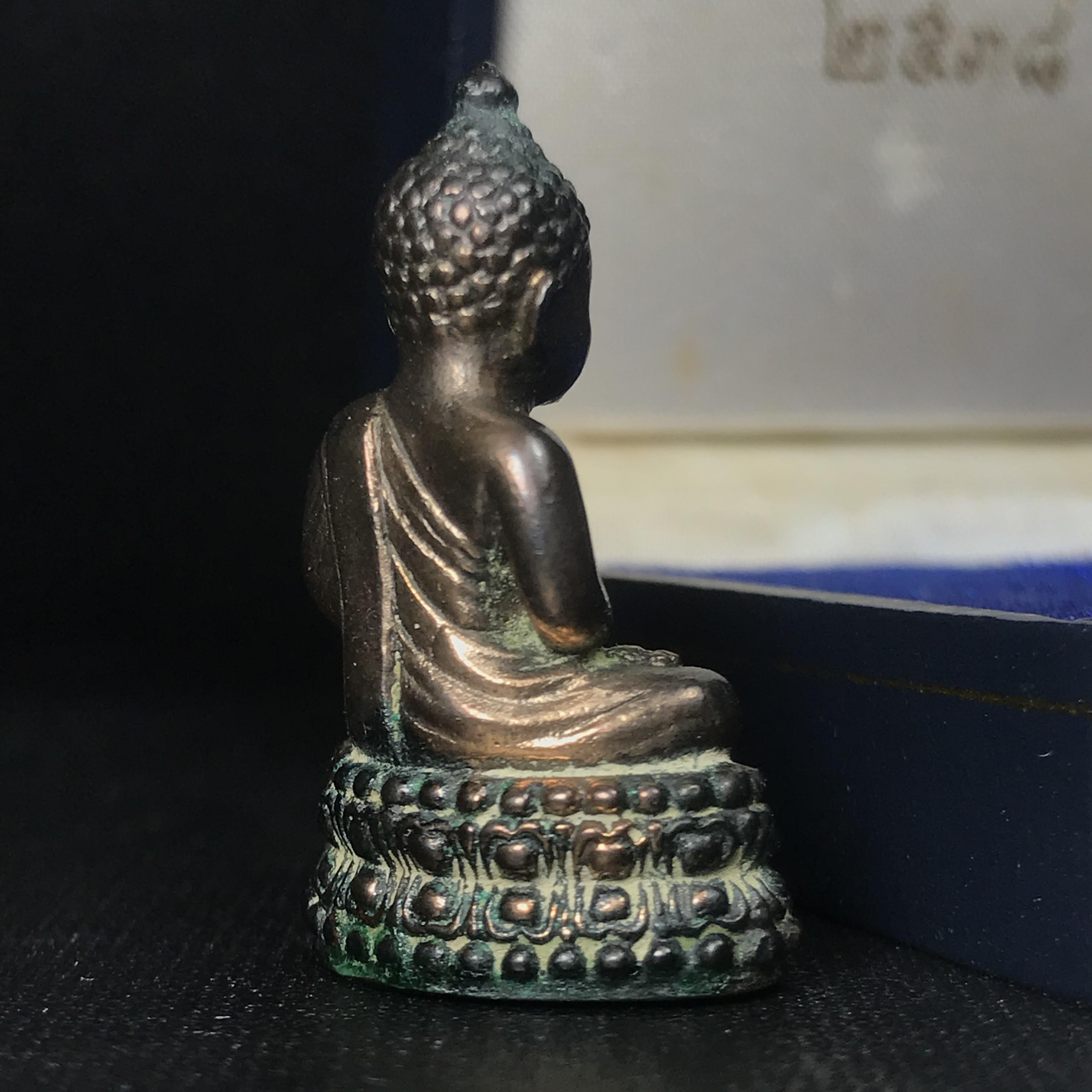 พระนิรันตราย ปี2538 วัดบวรนิเวศ เนื้อนวโลหะเต็มสูตร(ผสมทองคำ)(อุดผงจิตรดาและเส้นเกษา)(นิยมหายาก)