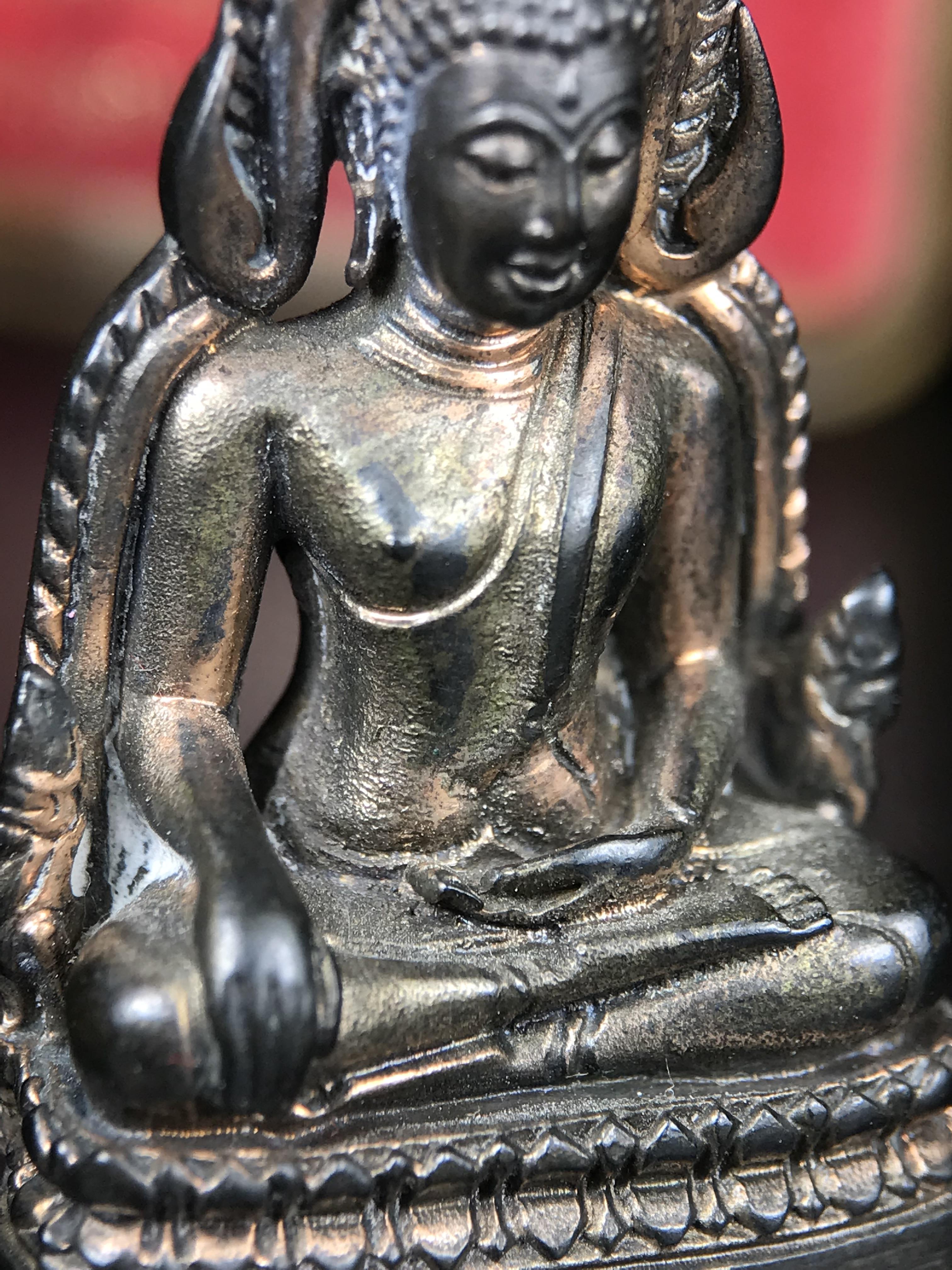 พระพุทธชินราชอินโดจีนมหาจักรพรรดิ อนุสรณ์ 100 ปี พิษณุโลกพิทยาคม (โรงเรียนชาย) พิธีจักรพรรดิมหาพุทธาภิเษก ปี 2542 เนื้อนวโลหะ(เต็มสูตรแก่ทองคำ) พิธีใหญ่มวลสารดีเกจิอาจารย์ยอดนิยมร่วมปลุกเสก*** ตอกโค้ดและหมายเลข*** 1 ใน 999 องค์ ยอดนิยมหายาก