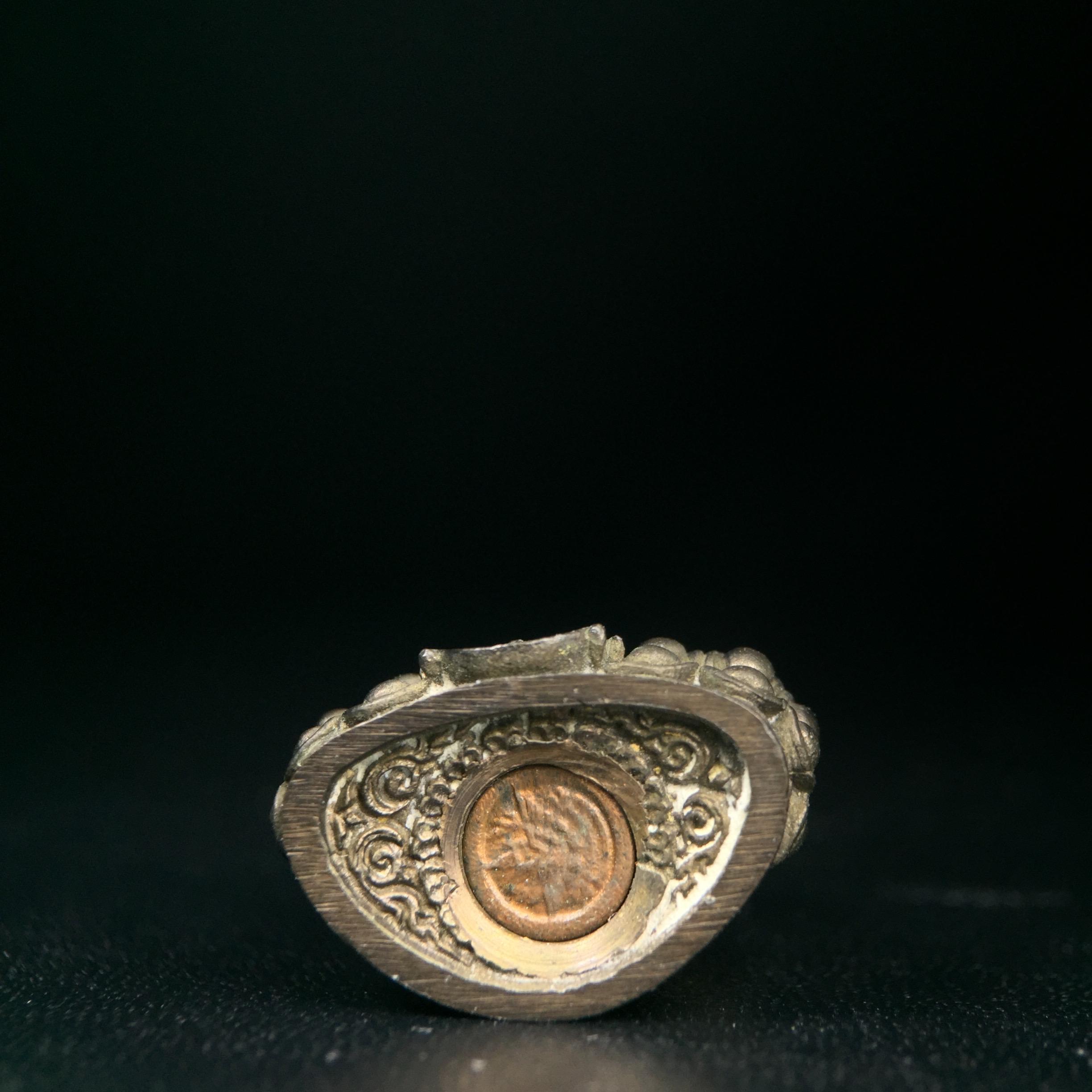 พระกริ่งศิรากาศ ภปร.(พระกริ่งคุ้มเกล้า)วัตถุมงคล"คุ้มเกล้าฯ" มูลนิธิ “คุ้มเกล้า” ในพระบรมราชูปถัมภ์ จัดสร้าง โรงพยาบาลภูมิพล เนื้อนวโลหะ(พิมพ์หน้าไทย)(ในหลวงรัชกาลที่9เสด็จเททอง)(พิธีใหญ่)(นิยม)