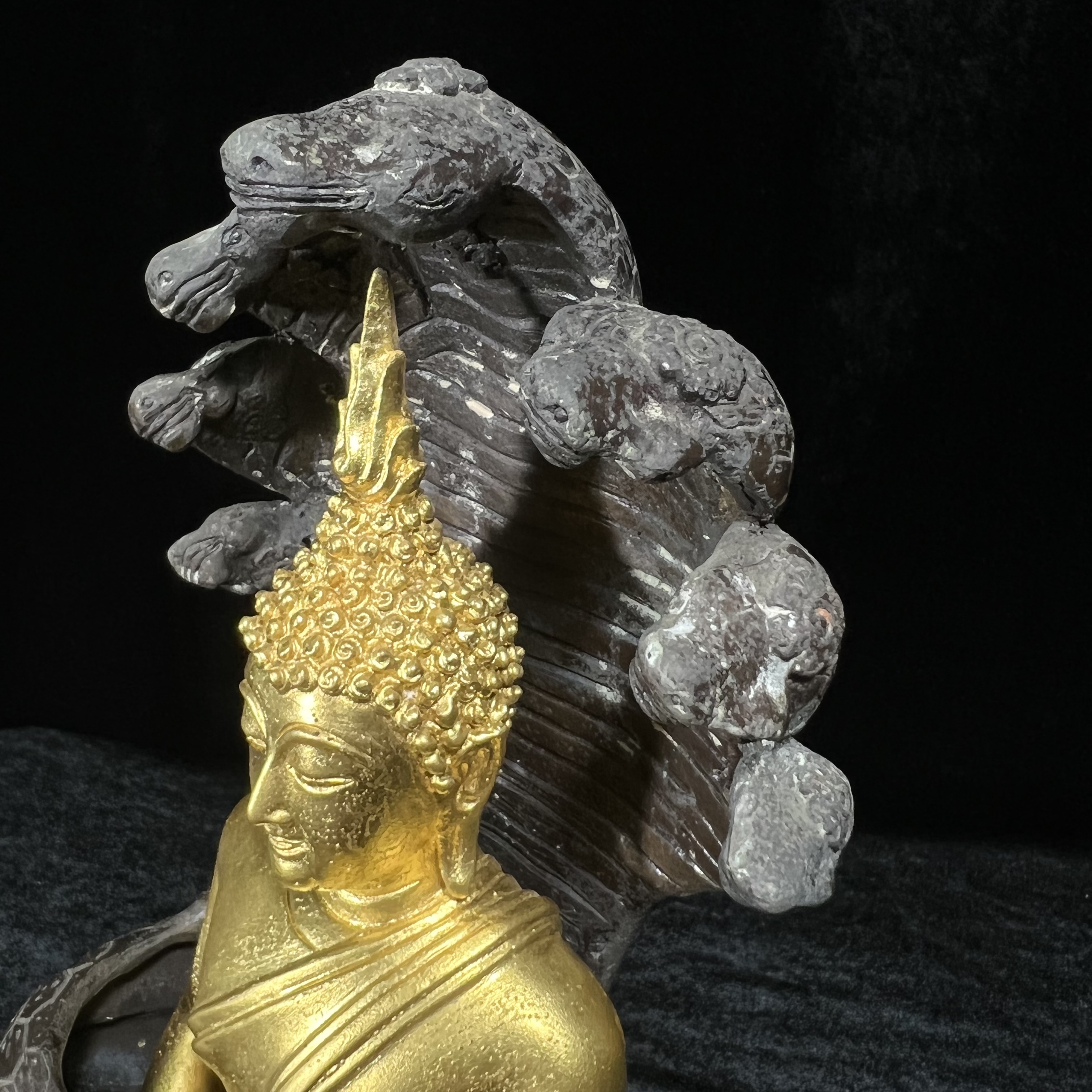 สมเด็จพุทธบูชาปางนาคปรก ญสส. วัดบวรนิเวศวิหาร ปี 2540 พระบูชาขนาด 7 นิ้ว เนื้อโลหะผสมปิดทอง จัดสร้างโดยกระทรวงยุติธรรม ในวโรกาสในหลวงรัชกาลที่ 9 ฉลองสิริราชย์สมบัติครบ 50 ปี และสมเด็จพระญาณสังวร สมเด็จพระสังฆราช 84 พรรษา งานพุทธศิลป์สวย เข้มขลัง....2 ถอด