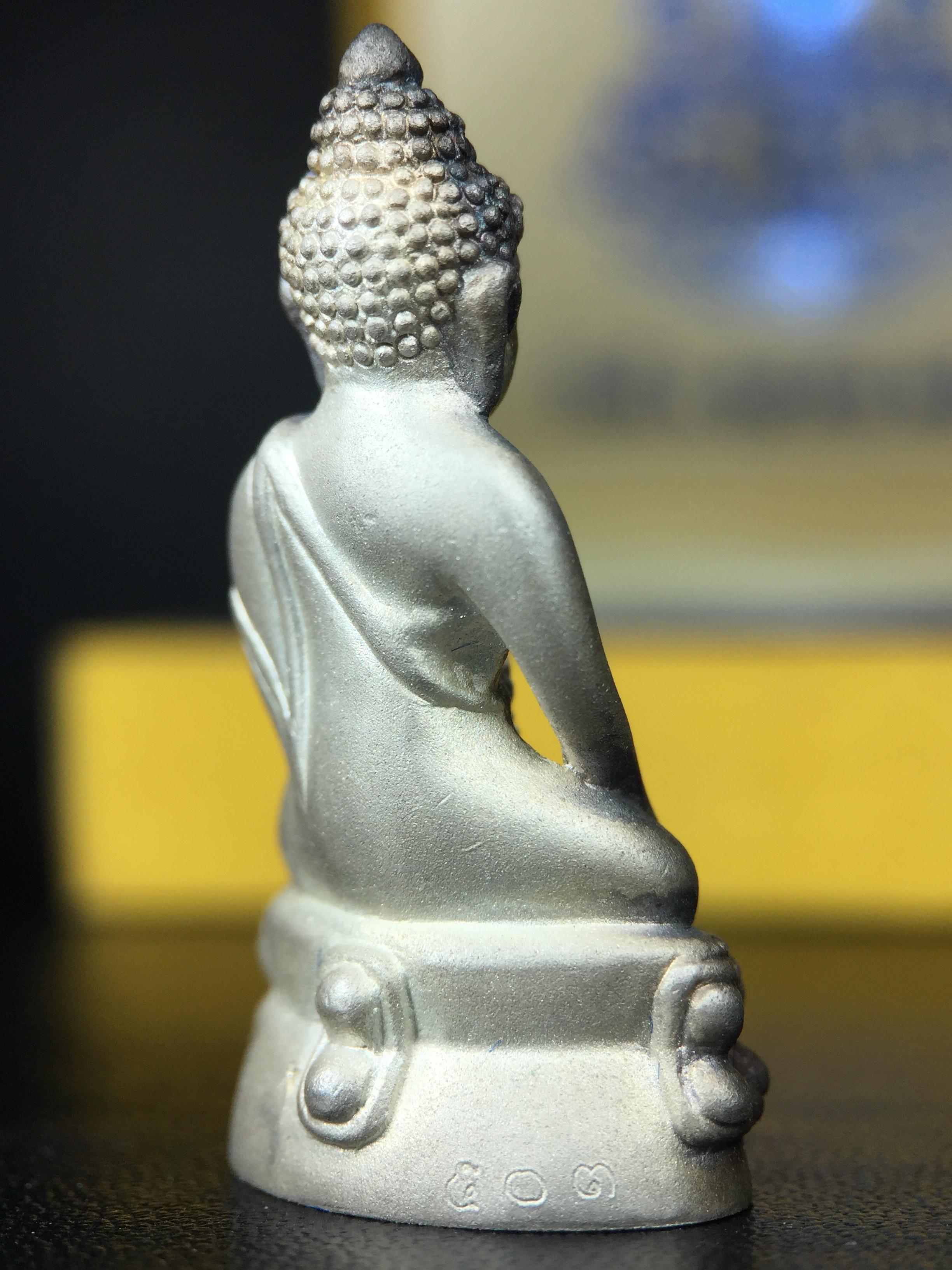 พระกริ่งสมเด็จญาณ วัดบวรนิเวศวิหาร เนื้อเงินบริสุทธิ์ 92.5% ตรากาญจนาภิเษกทองคำ(เนื้อทองคำแท้) พระราชทานแจกเมื่อ 3 ตุลาคม 2538 จัดสร้างในวโรกาส สมเด็จพระญาณสังวร สมเด็จพระสังฆราช ฉลองพระชนมายุครบ 82 พรรษา และฉลองครองราชสมบัติครบ 50 ปี รัชกาลที่ 9(หายาก)