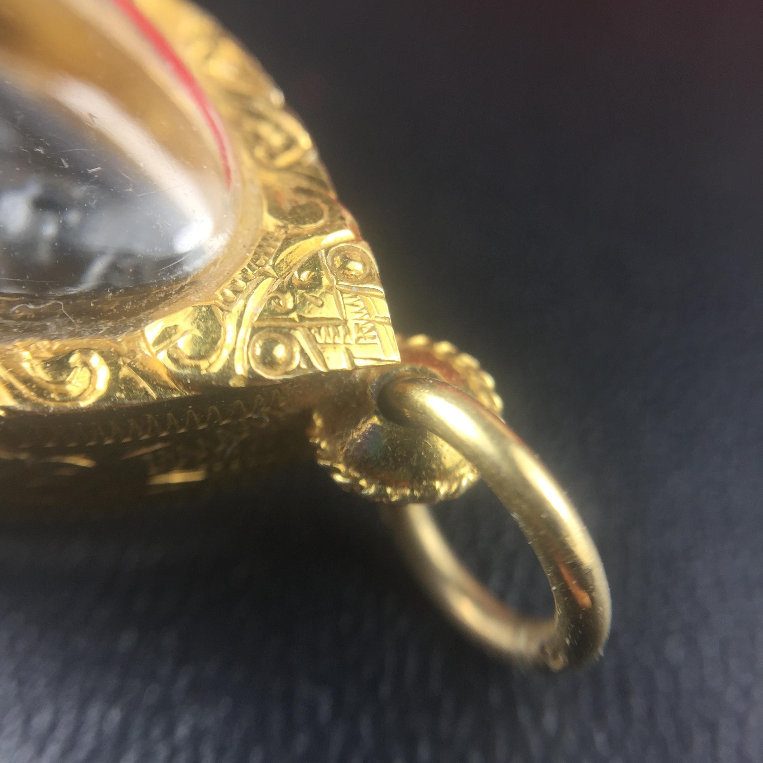 พระกริ่ง-พระชัยวัฒน์ ปวเรศ ปี2530 วัดบวรนิเวศราชวรวิหาร(องค์พระชัยวัฒน์เลี่ยมกรอบทองคำแท้)(ในหลวง ร.9 เสด็จเททอง)(บรรจุเส้นเกศาในหลวงรัชกาลที่9)พร้อมสูจิบัตรเดิมตอนจัดสร้าง(สภาพสวยครบสมบูรณ์) (องค์หน้าใหญ่)(องค์ทองทบ)แบบพิมพ์นิยมหายาก