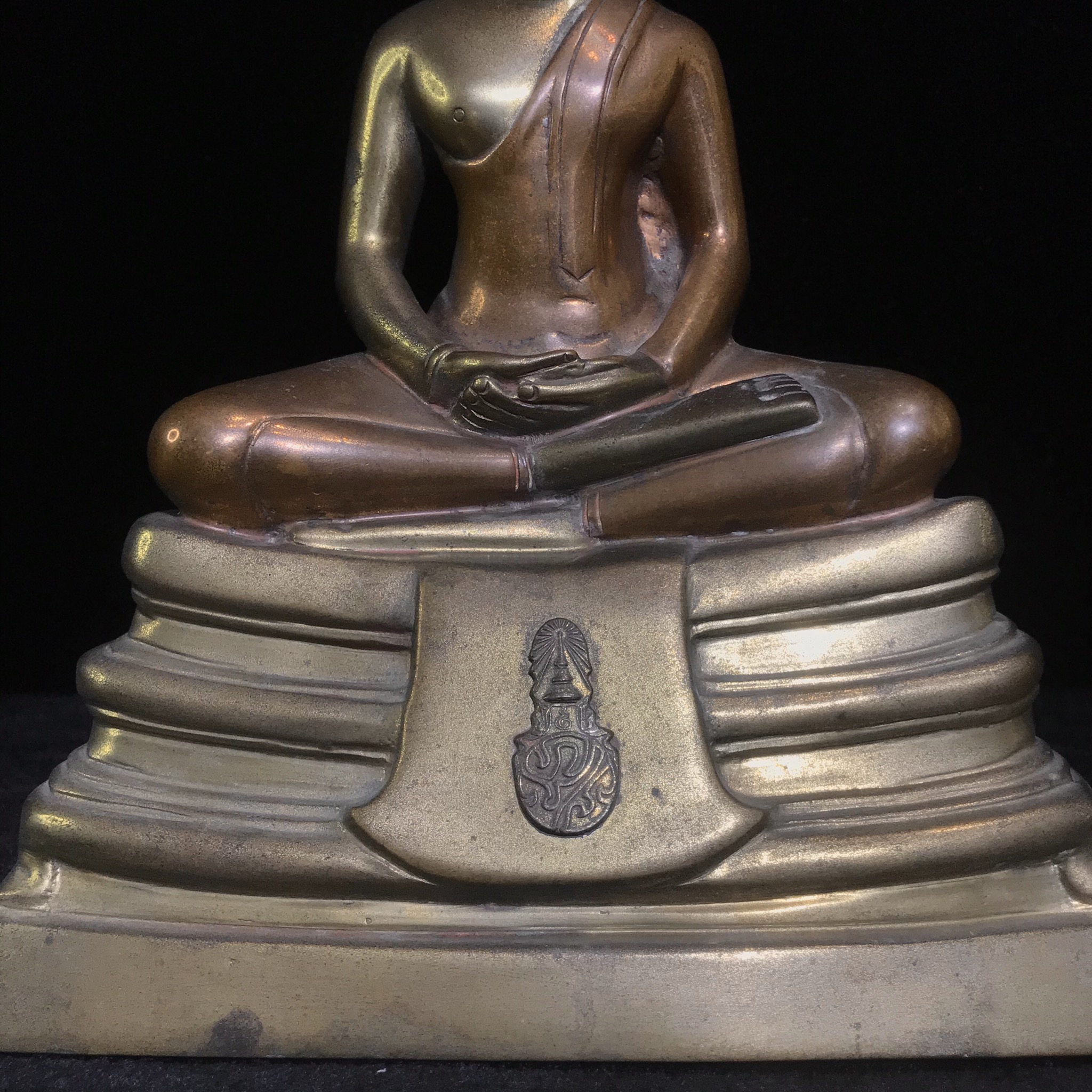 พระบูชาพระพุทธโสธร ภปร. รุ่นย้อนยุค ปี2539 กาญจนาภิเษกครองราชสมบัติครบ 50ปี หน้าตัก5นิ้ว เนื้อสามกษัตริย์ หมายเลข00732