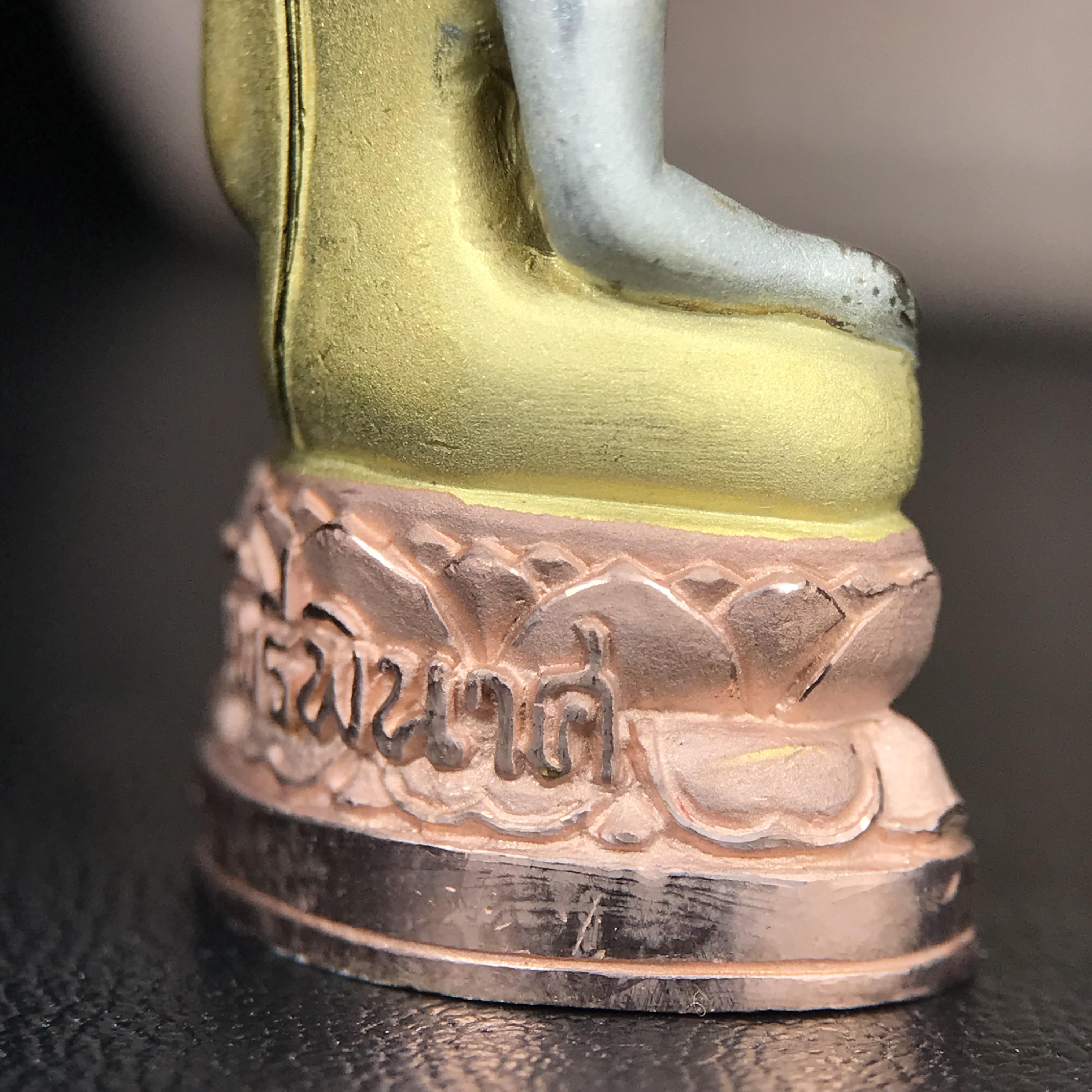 พระกริ่งไพรีพินาศ ตรากาญจนาภิเษกครองสิริราชสมบัติครบ 50 ปี รัชกาลที่9 ปี2540 เนื้อเงินสามกษัตริย์(ผิวเดิมสวย ครบ สมบูรณ์)พร้อมกล่องบรรจุเดิมครบ ชุดพระราชทาน(หายาก)(เข้มขลังทรงอานุภาพยิ่งใหญ่กำราบศัตรูพ่ายสิ้น พระไพรีพินาศ)(หายากพบเจอได้น้อยมาก)1ใน 539องค์