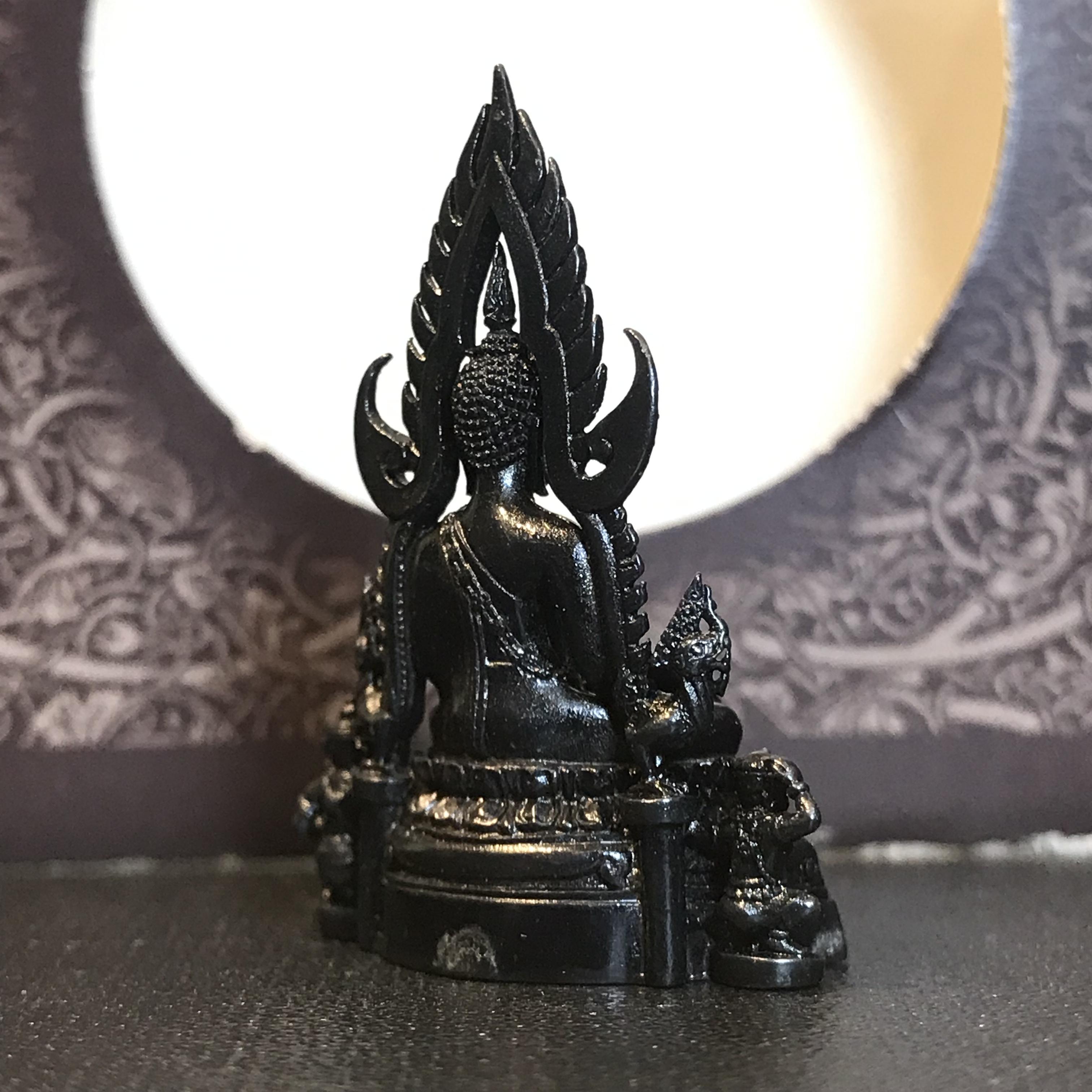 พระพุทธชินราช ภปร. โครงการ "เพราะแผ่นดินนี้ คือ แผ่นดินเกิด" ปี2548(รุ่นแรก) ลอยองค์ หน้าตัก 1/2 นิ้ว เนื้อเงินรมดำ