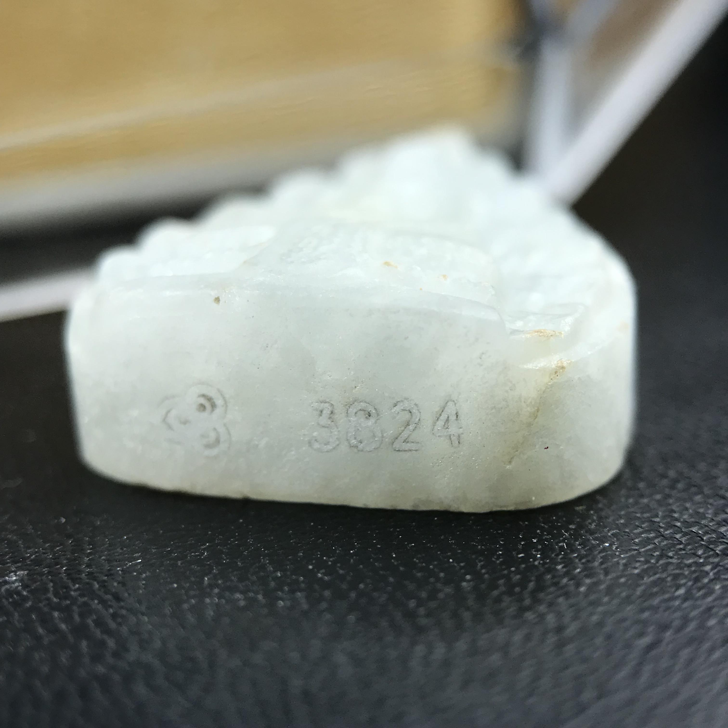 พระแก้วหยกใบโพธิ์ พระพุทธปฏิมาสุวรรณภูมิสิริโชค ภปร. การบินไทยจัดสร้างขึ้น เนื่องในวโรกาสฉลองสิริราชสมบัติครบ60ปี พุทธศักราช 2549 พิธีปลุกเสกวัดพระศรีรัตนศาสดาราม(วัดพระแก้ว) สวยๆพร้อมกล่อง สร้างน้อย หายาก(องค์หมายเลข3824) 1 ใน 6000 องค์