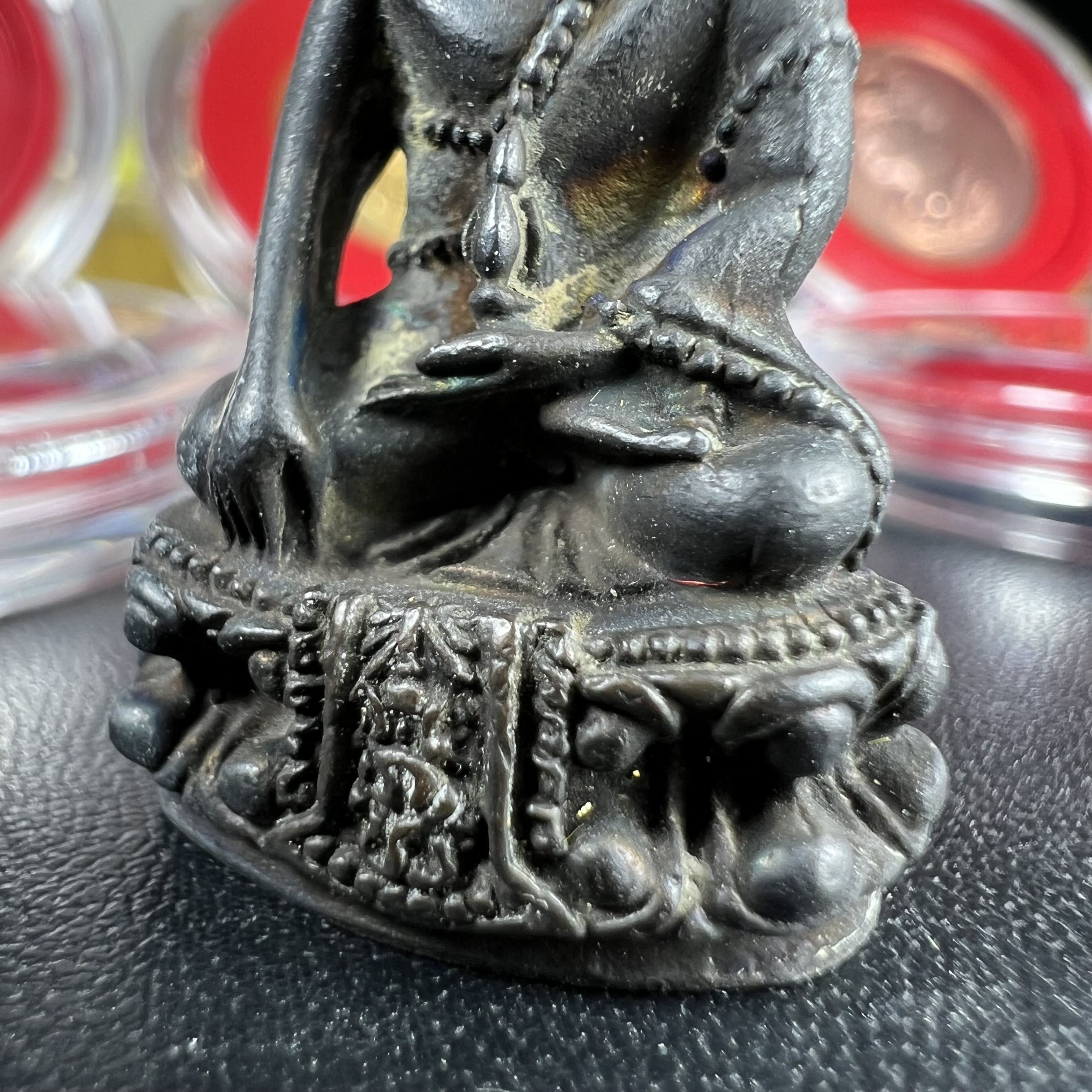 วัตถุมงคลคุ้มเกล้าฯ มหามงคลเฉลิมพระชนมพรรษา 6 รอบ รัชกาลที่ 9 ชุดพิเศษกรรมการ(สุดหายาก) (ในหลวงรัชกาลที่9 ทรงจุดไฟพระฤกษ์และเททอง พิธีใหญ่)ยอดนิยมหายาก