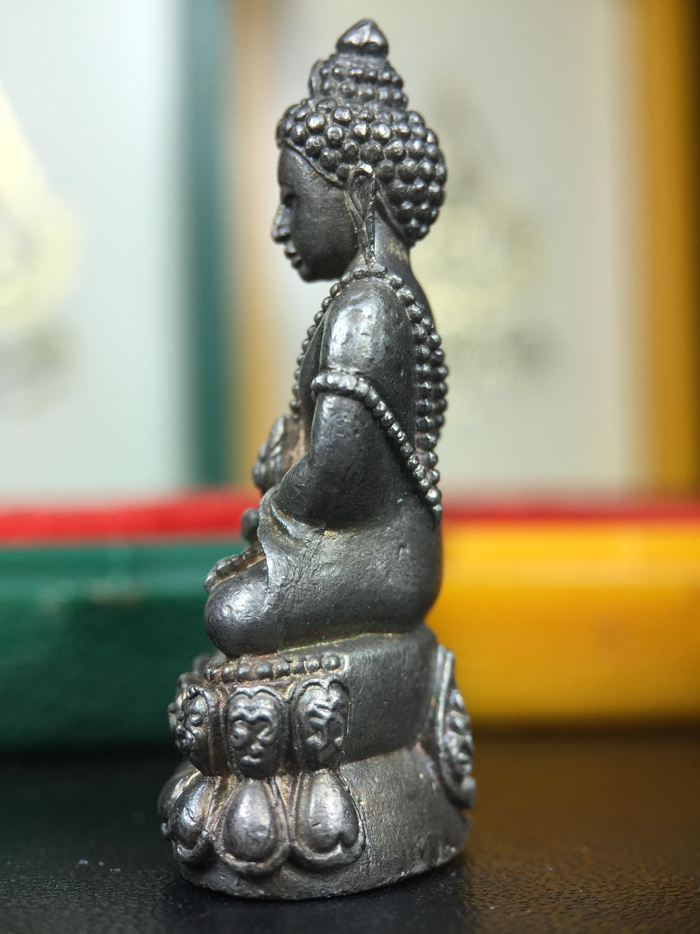 พระกริ่ง-พระชัยวัฒยน์วาสนาสมเด็จพระสังฆราช(วาสน์)วัดราชบพิธฯปี2531 เนื้อเงิน สร้างเป็นที่ระลึกในคราวที่สมเด็จพระอริยวงศาคตญาณ สมเด็จพระสังฆราช(วาสน์ วาสโน)มีพระชนมายุครบ90พรรษา(ในหลวง ร.9 เสด็จในพิธี)งานแกะแม่พิมพ์โดย นายช่างเกษม มงคลเจริญ)หายาก